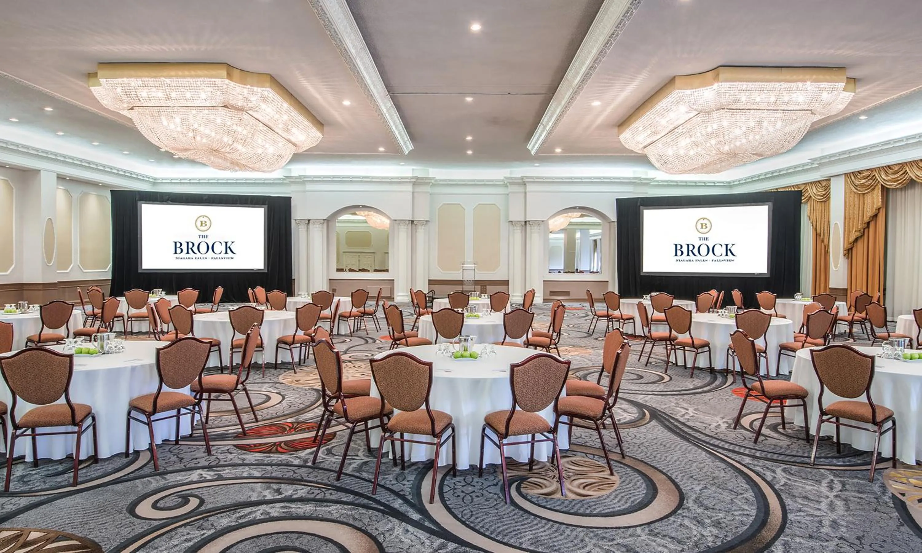 Meeting/conference room in Crowne Plaza Hotel-Niagara Falls/Falls View, an IHG Hotel