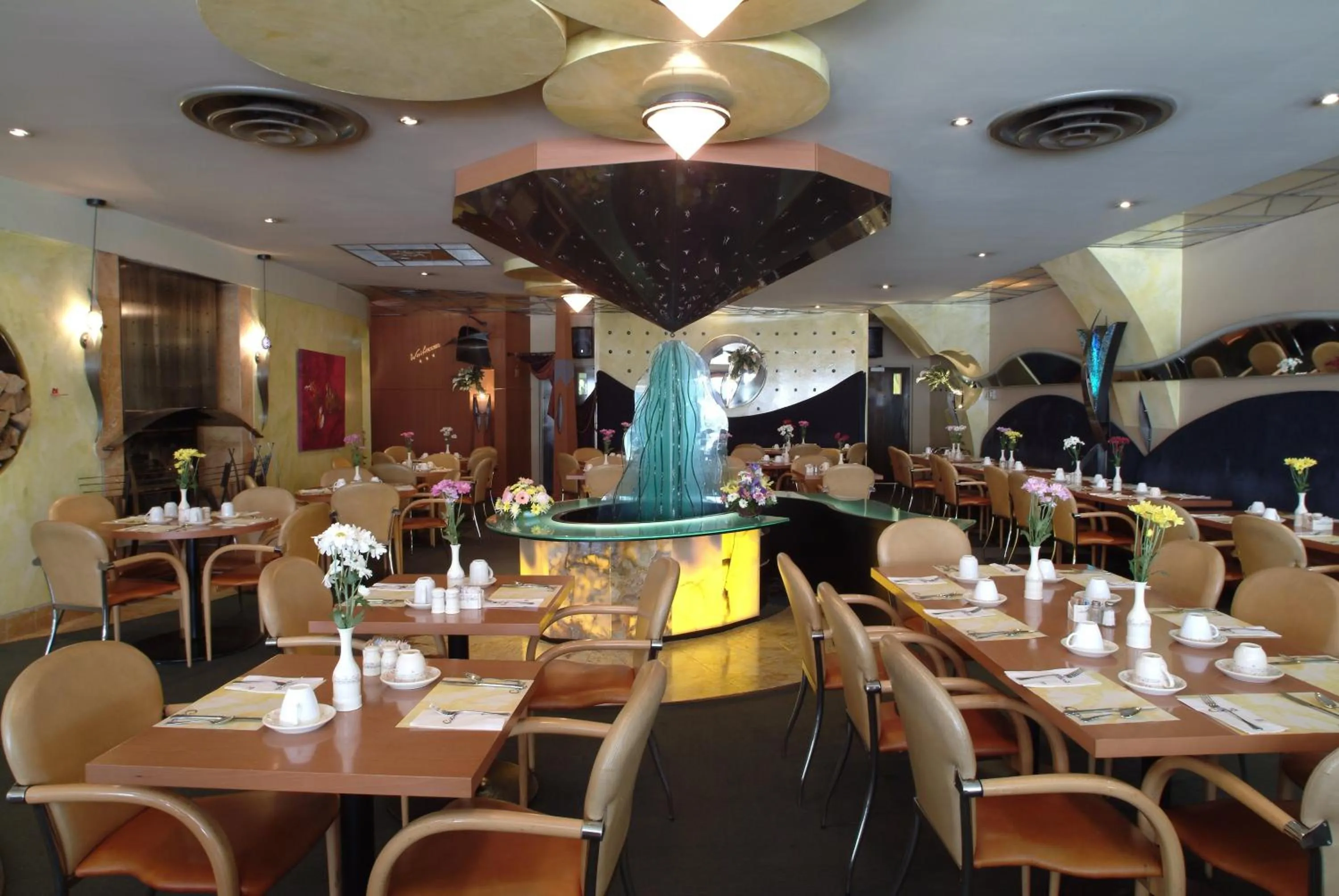 Restaurant/places to eat in Holiday Inn Niagara Falls-By the Falls by IHG