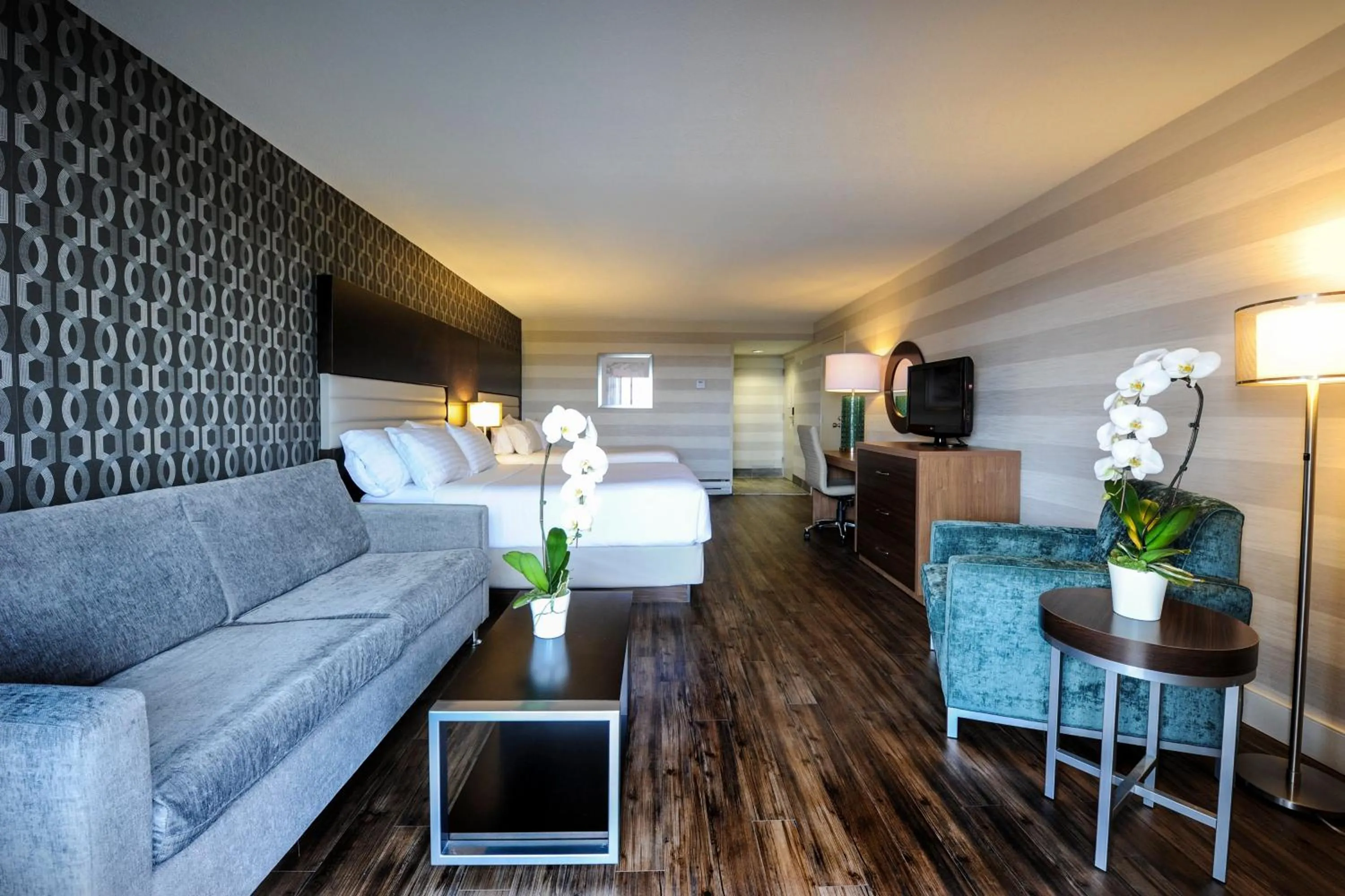 Photo of the whole room in Holiday Inn Niagara Falls-By the Falls by IHG