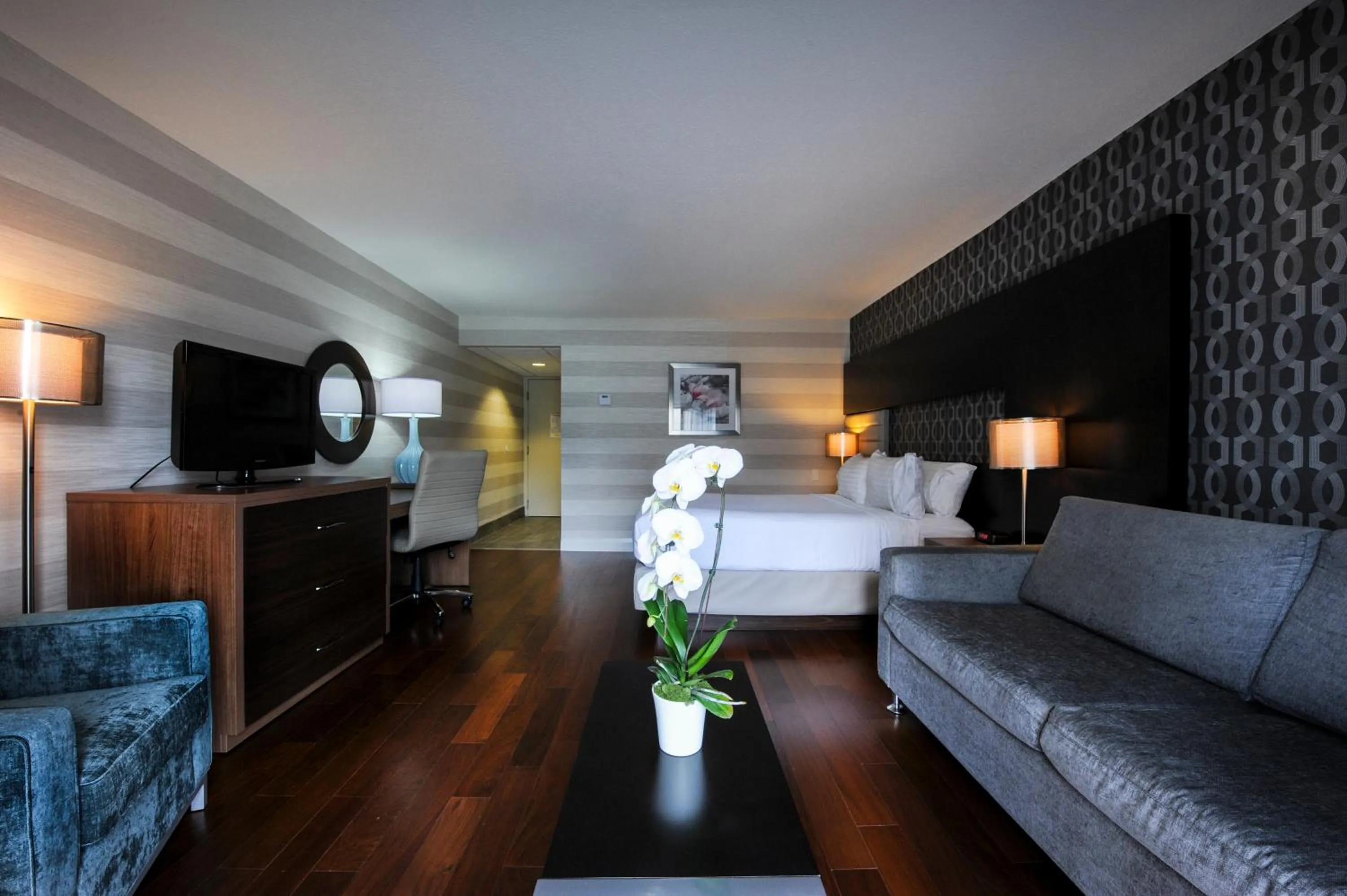 Photo of the whole room in Holiday Inn Niagara Falls-By the Falls by IHG