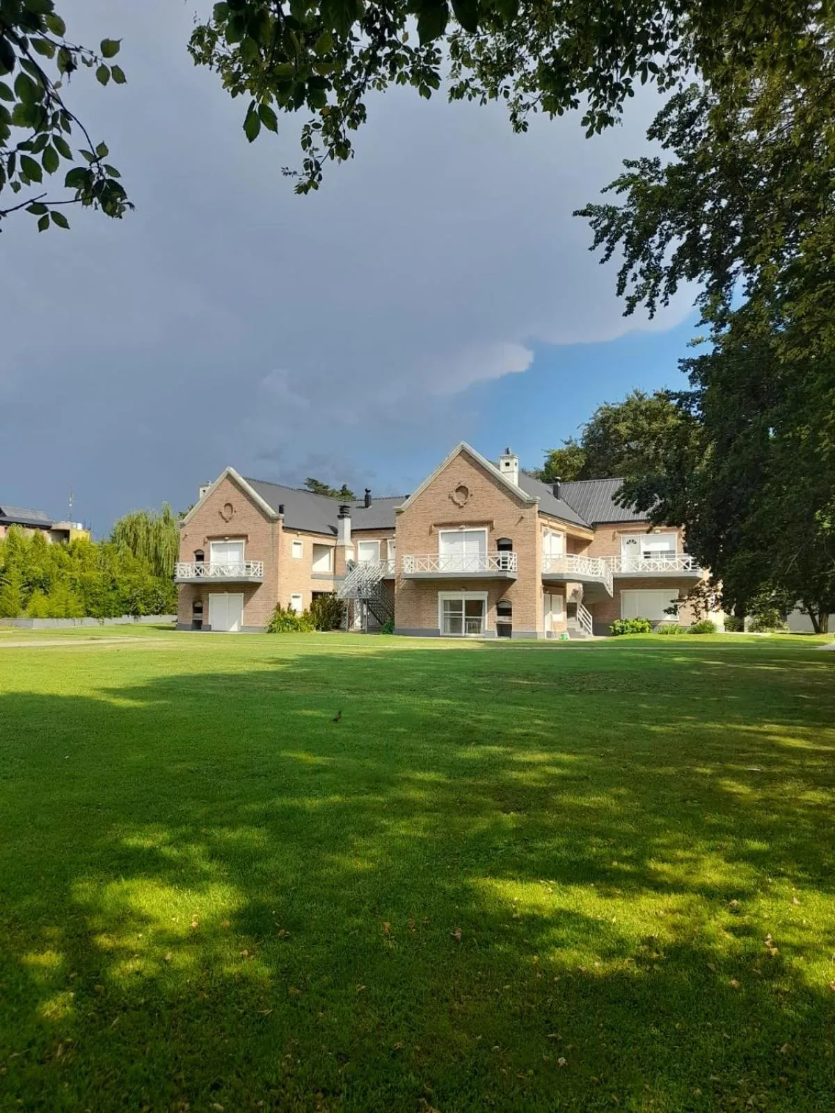 Los Robles Apart Hotel