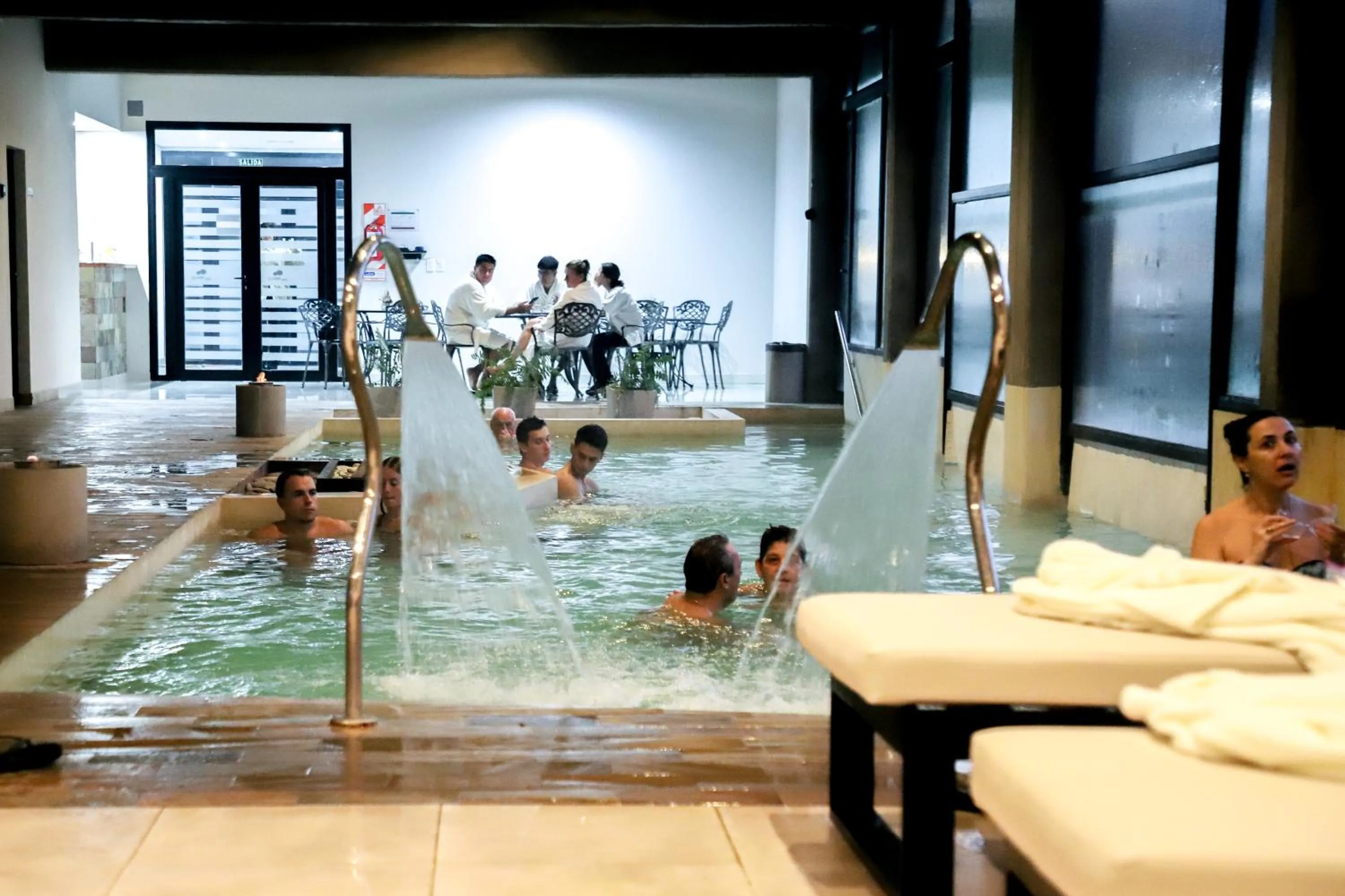 Los Robles Apart Hotel