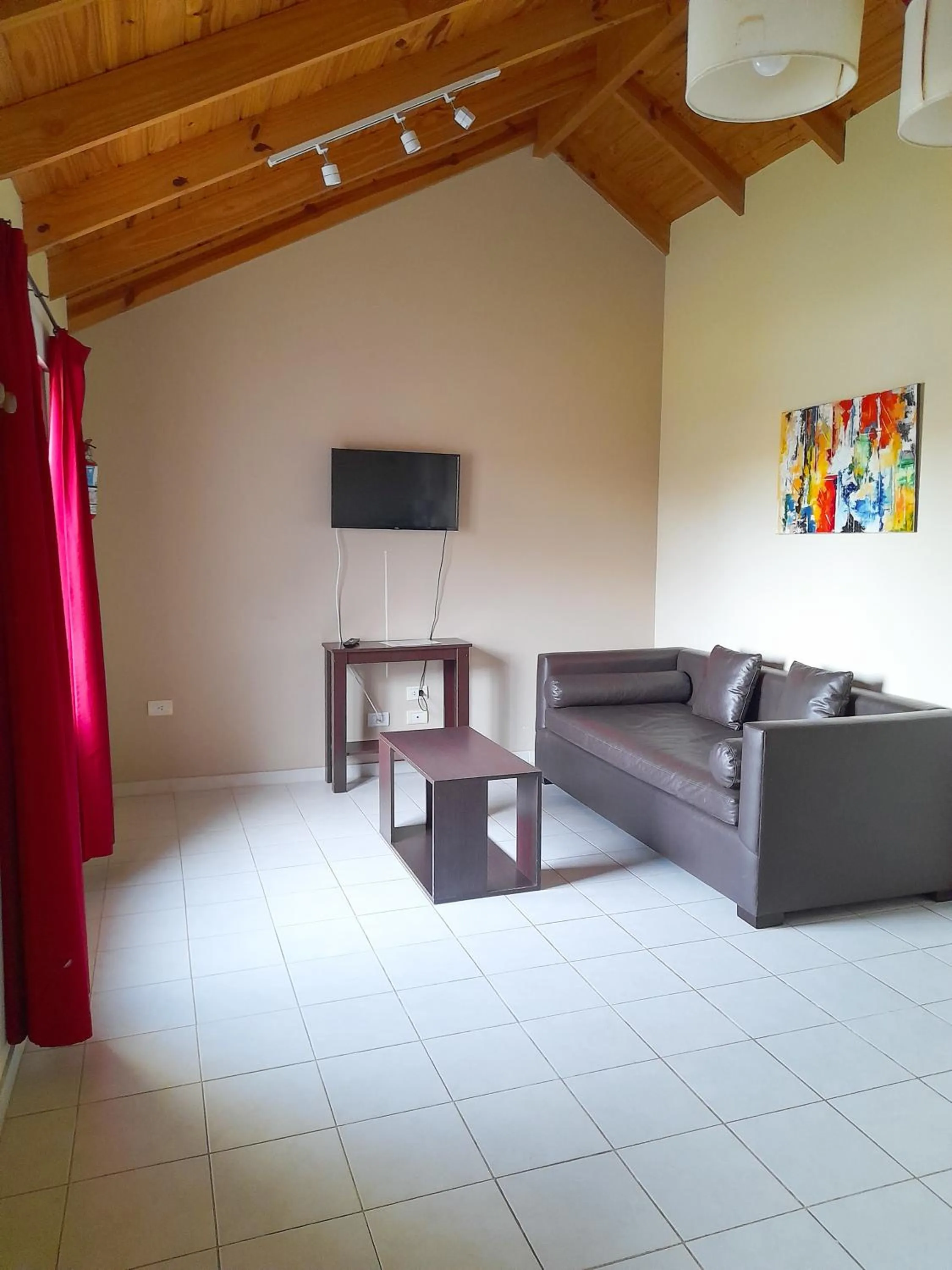 Los Robles Apart Hotel