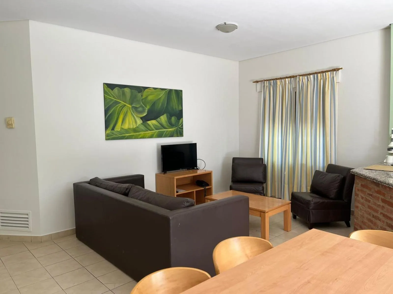 Los Robles Apart Hotel