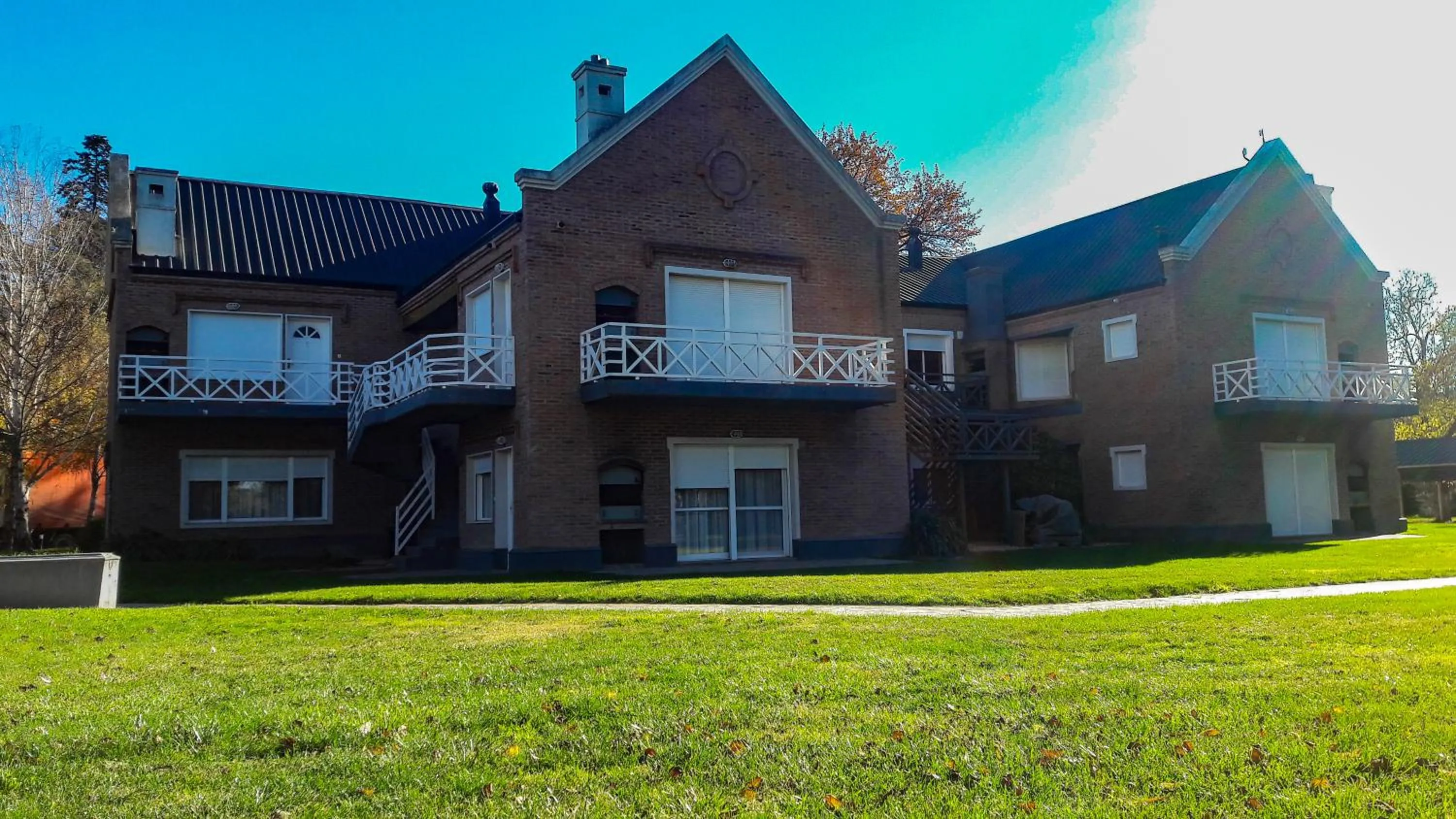 Property building in Los Robles Apart Hotel