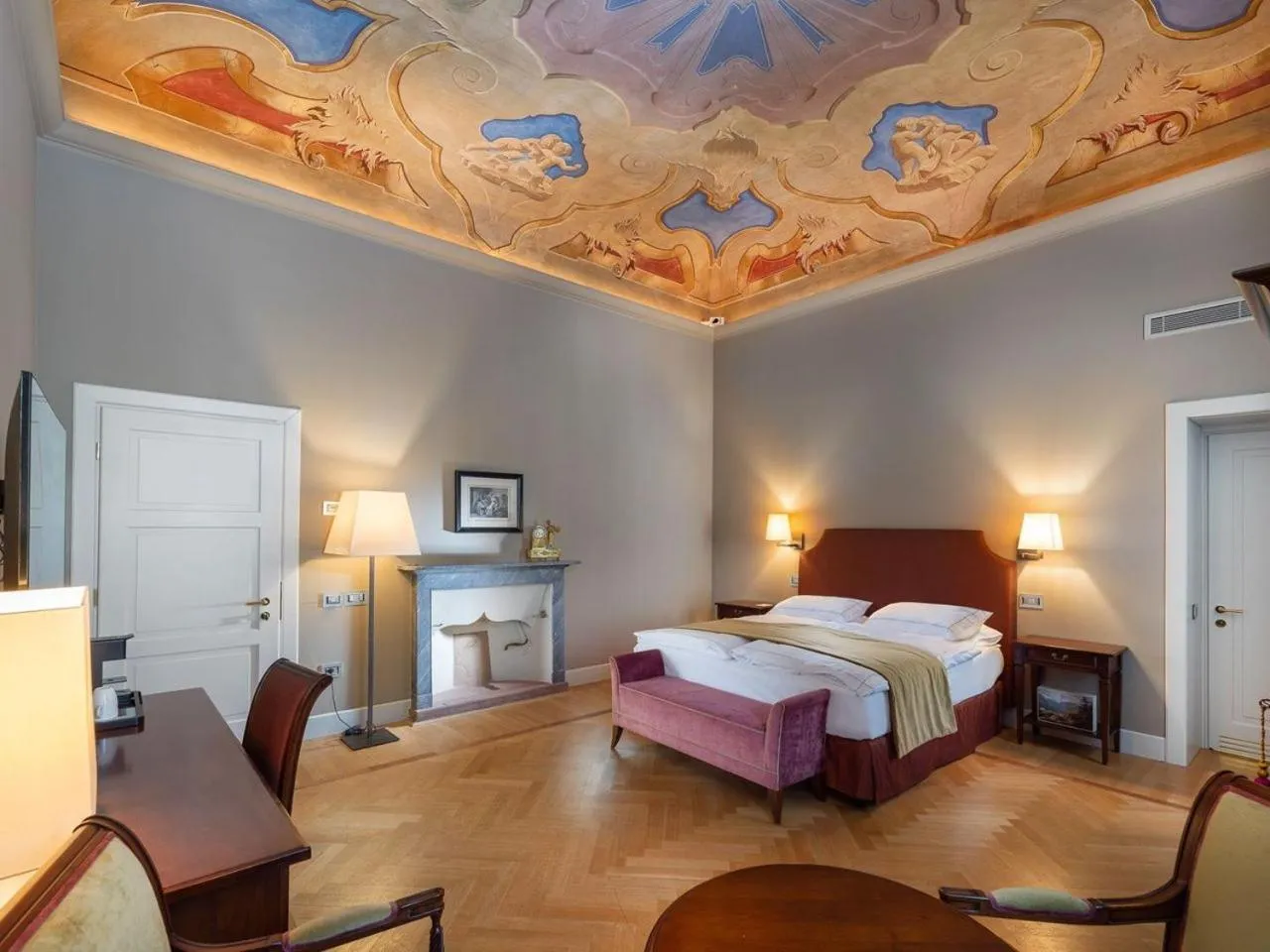 Bed in Grand Hotel della Posta, WorldHotels Distinctive