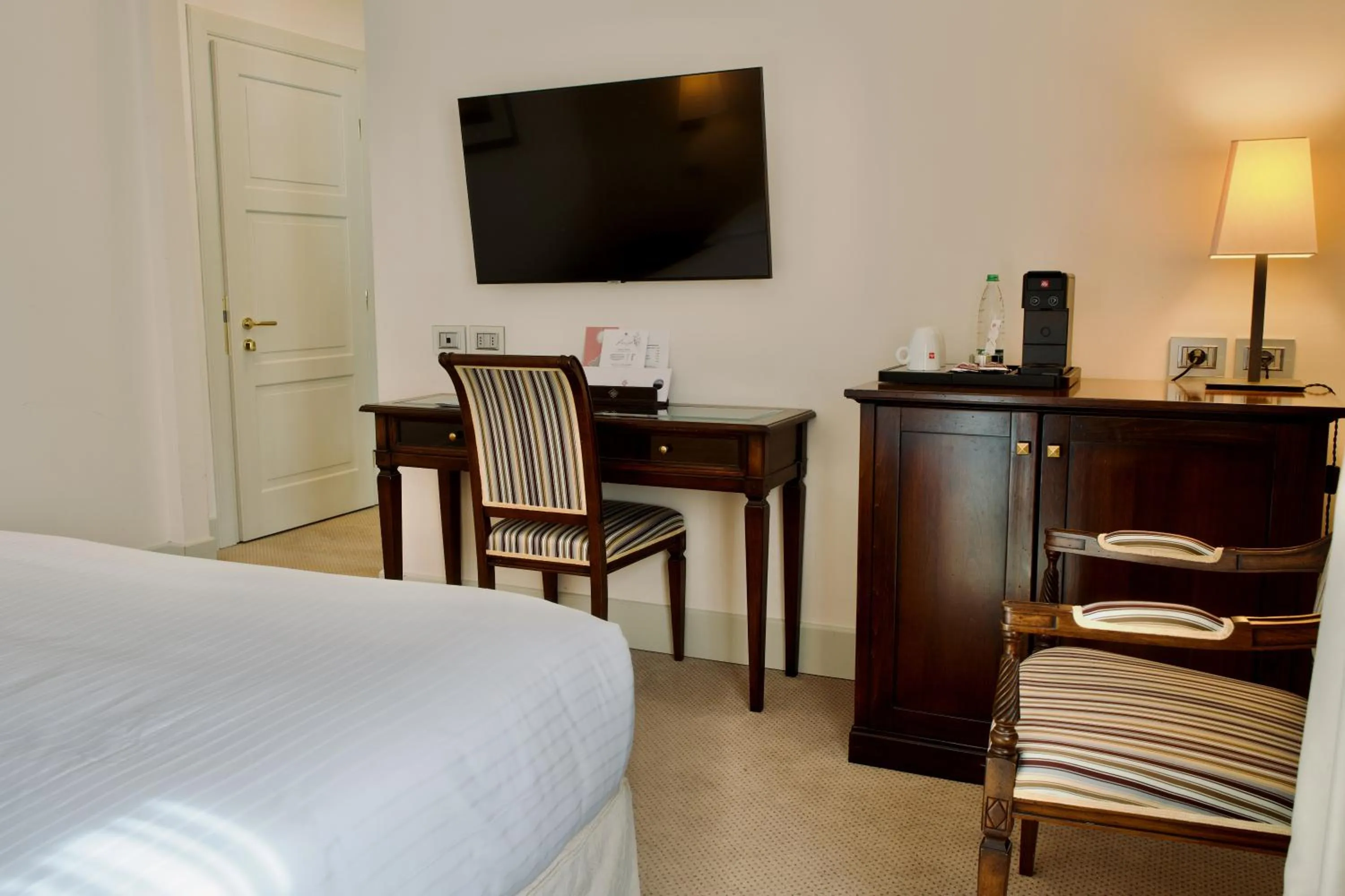 Bedroom, Bed in Grand Hotel della Posta, WorldHotels Distinctive