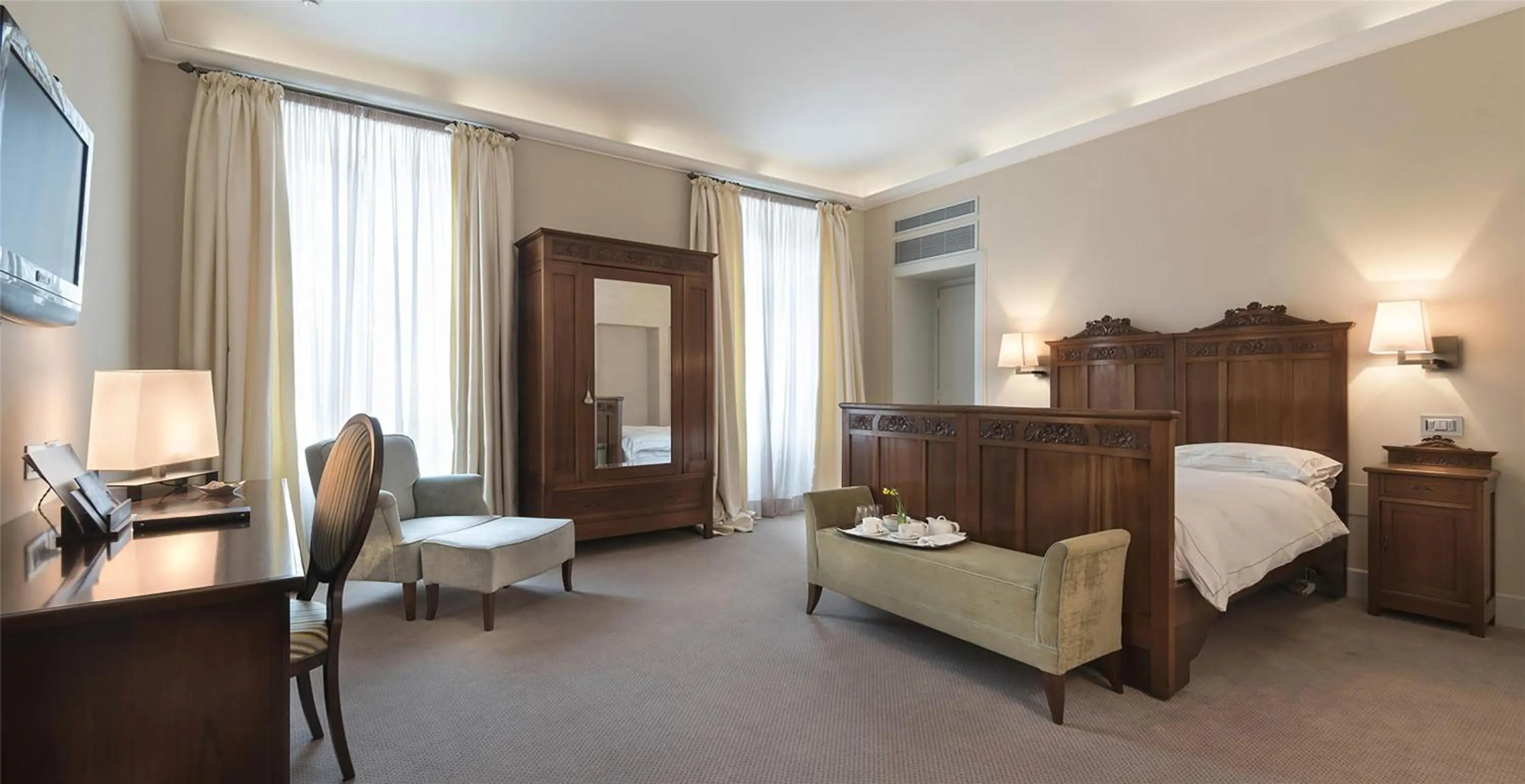 Bedroom, Bed in Grand Hotel della Posta, WorldHotels Distinctive