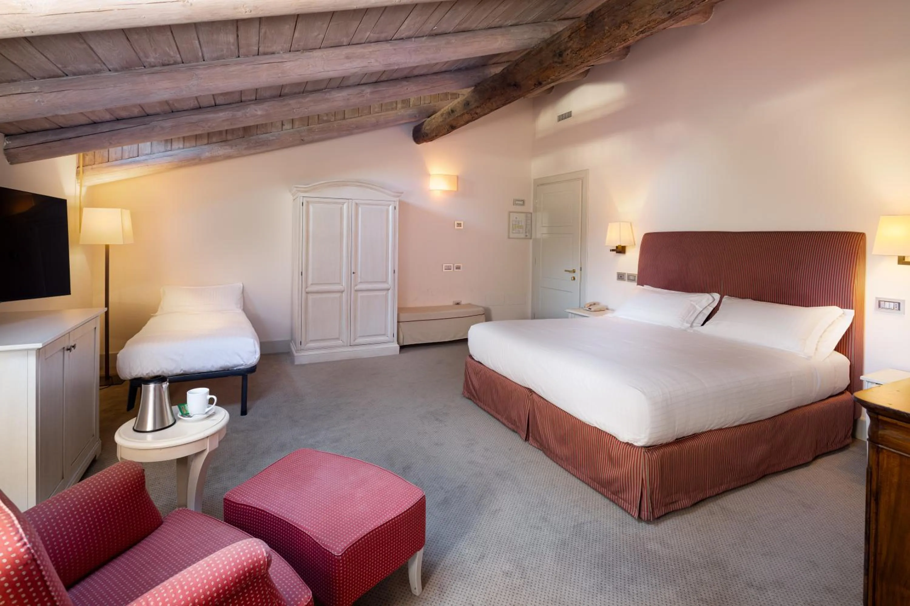 Bed in Grand Hotel della Posta, WorldHotels Distinctive