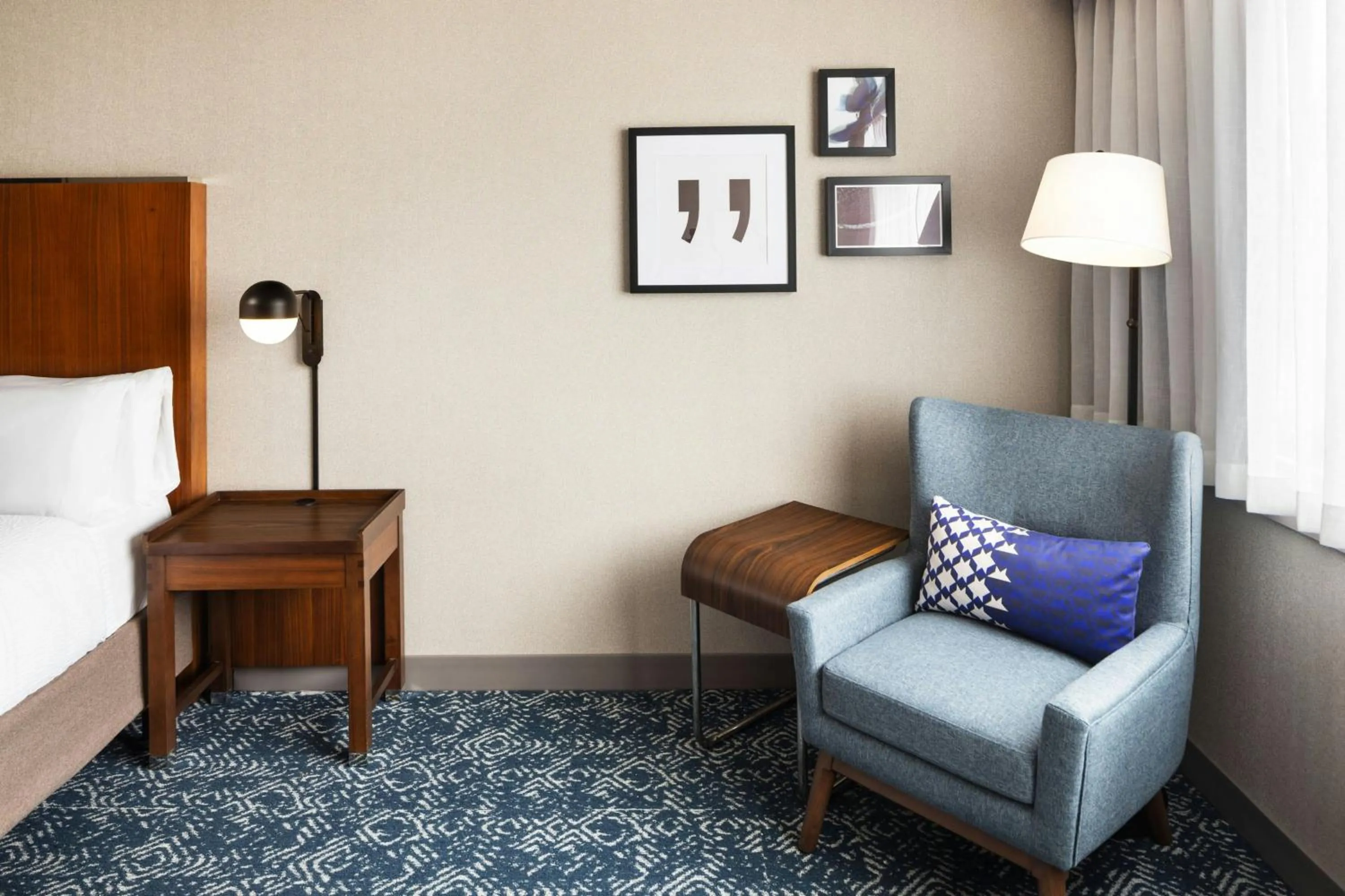 Photo of the whole room, Bed in Four Points by Sheraton Halifax