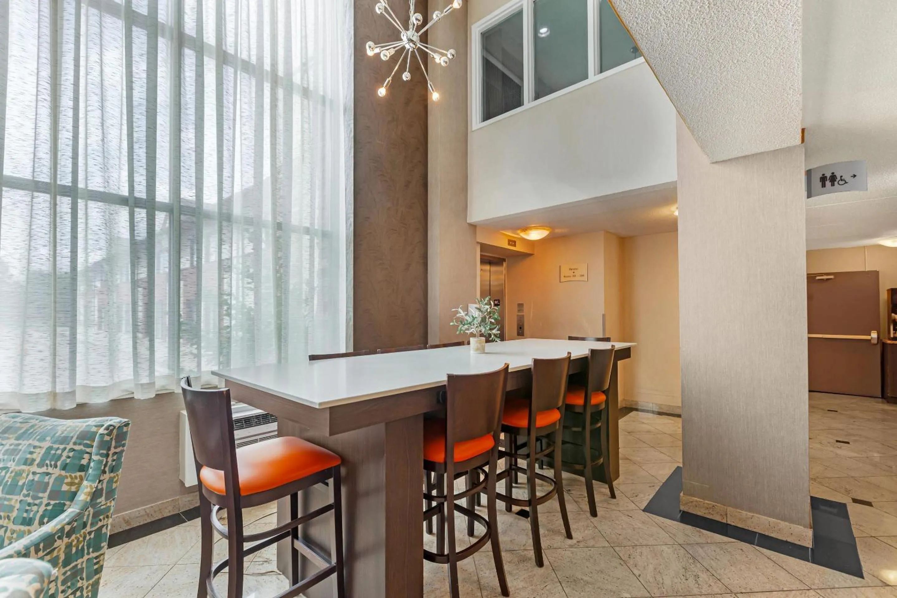 Lobby or reception in Quality Inn & Suites 5585 Ambler Drive Mississauga Ontario