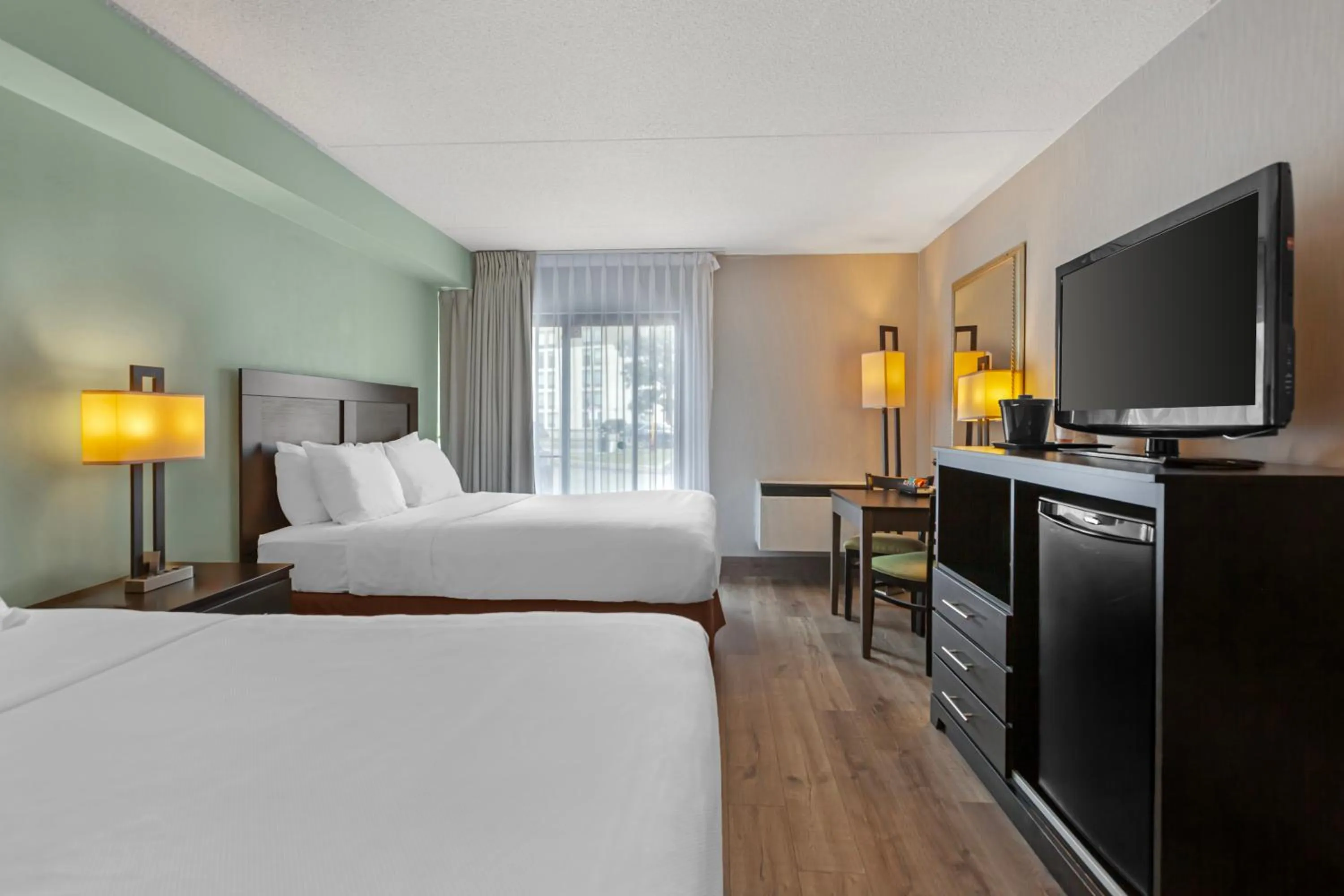 TV and multimedia, Bed in Quality Inn & Suites 5585 Ambler Drive Mississauga Ontario