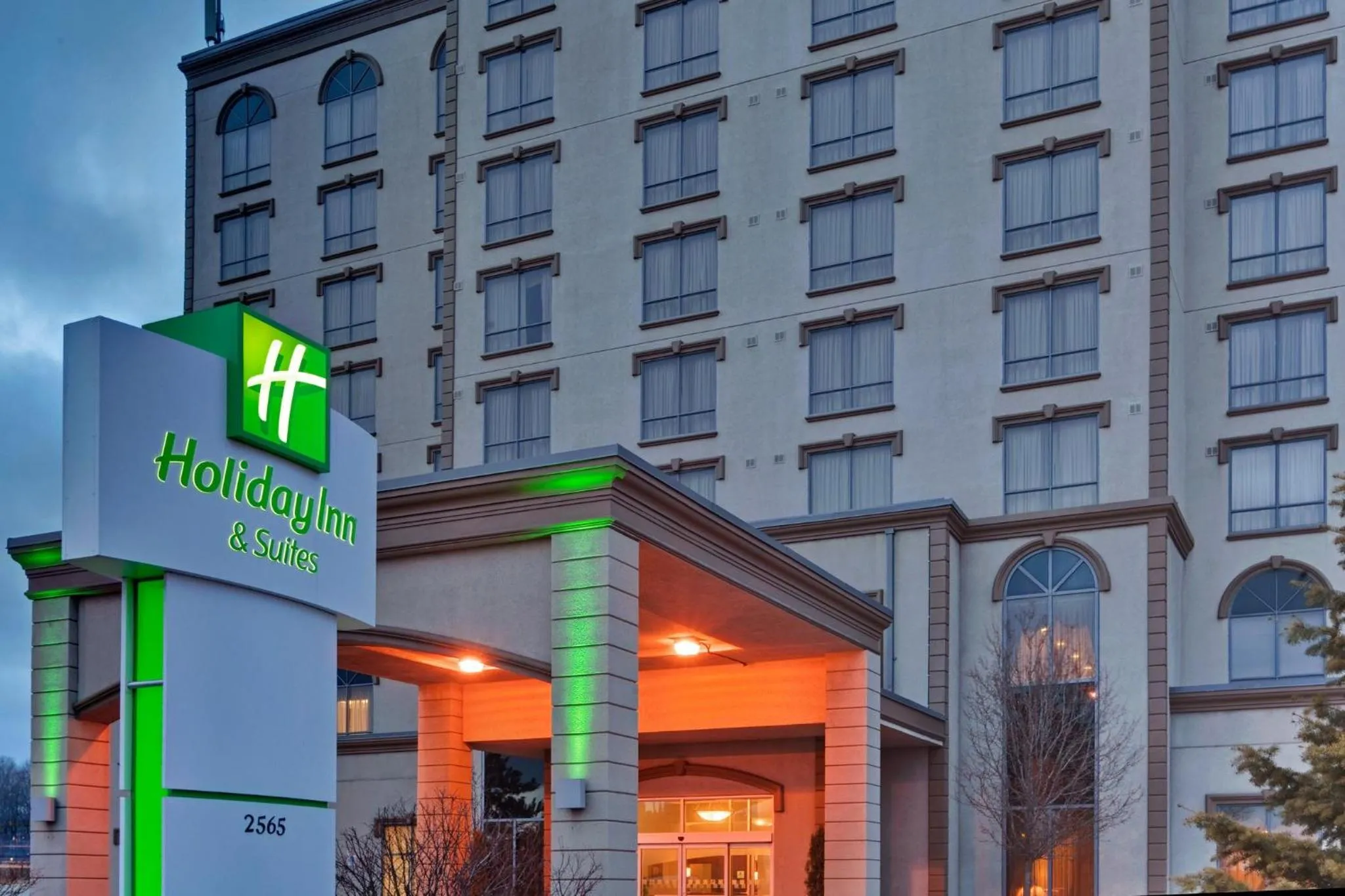 Property building in Holiday Inn & Suites Mississauga West - Meadowvale by IHG