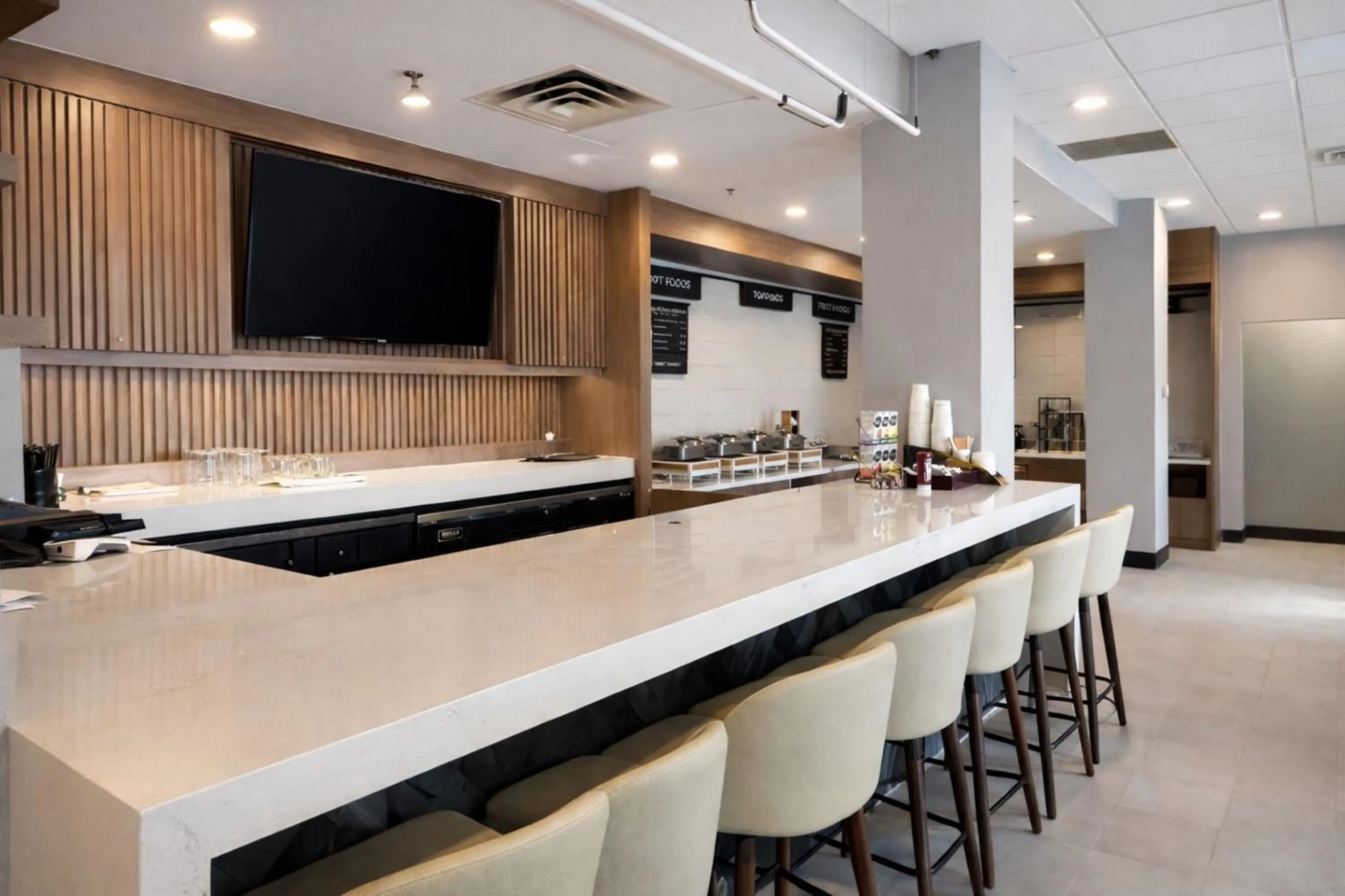 Restaurant/places to eat in Holiday Inn & Suites Mississauga West - Meadowvale by IHG