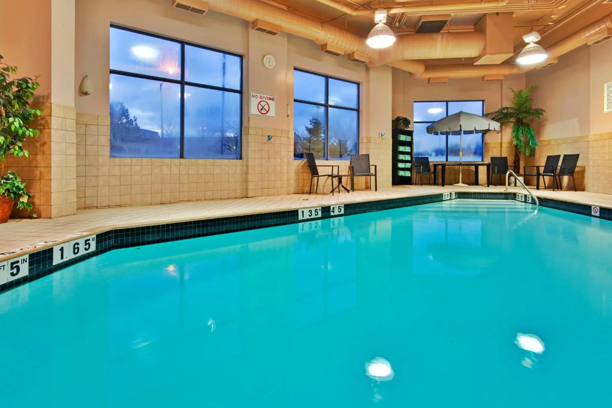 Swimming pool in Holiday Inn & Suites Mississauga West - Meadowvale by IHG