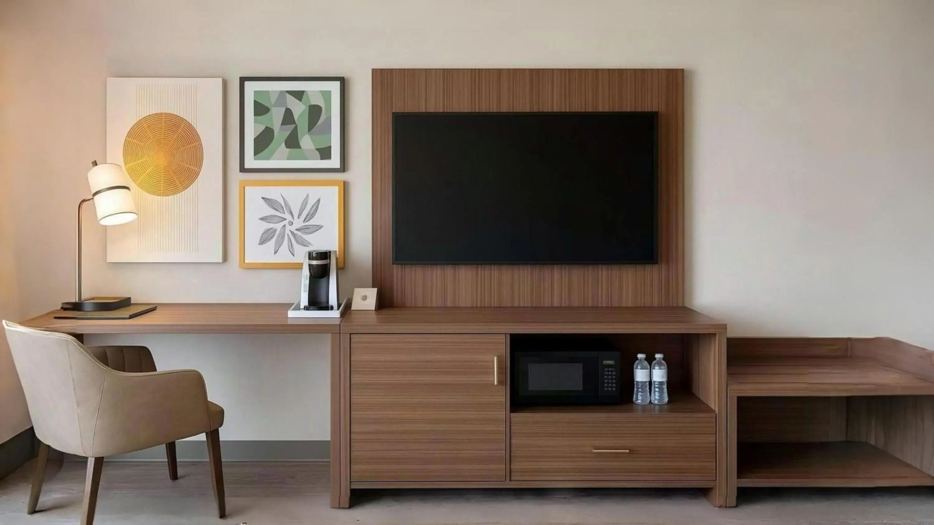 Standard Queen Room in Holiday Inn & Suites Mississauga West - Meadowvale by IHG Standard Queen Room in Holiday Inn & Suites Mississauga West - Meadowvale by IHG