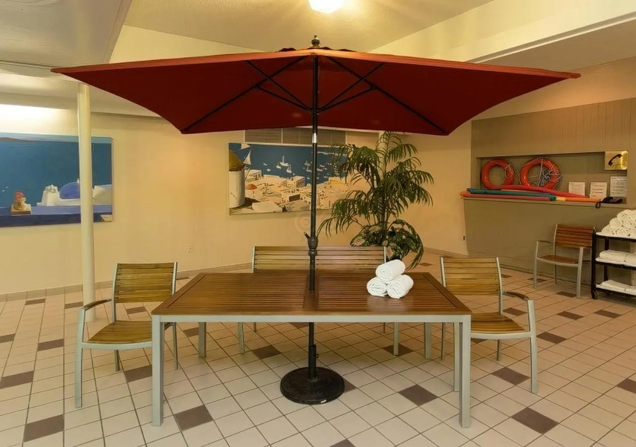 Swimming pool in Edmonton Hotel & Convention Center Edmonton