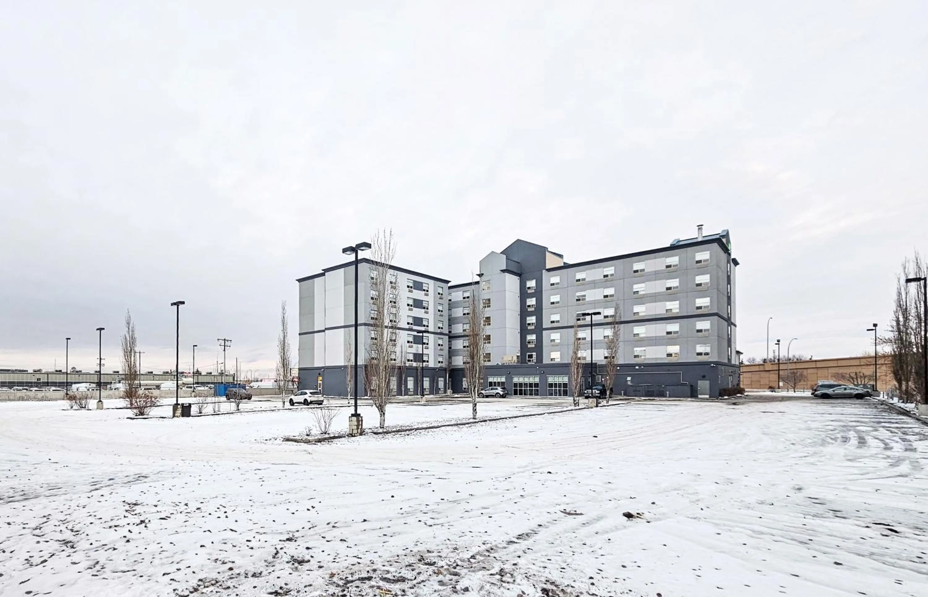 Parking in Holiday Inn Express Hotel & Suites-Edmonton South by IHG