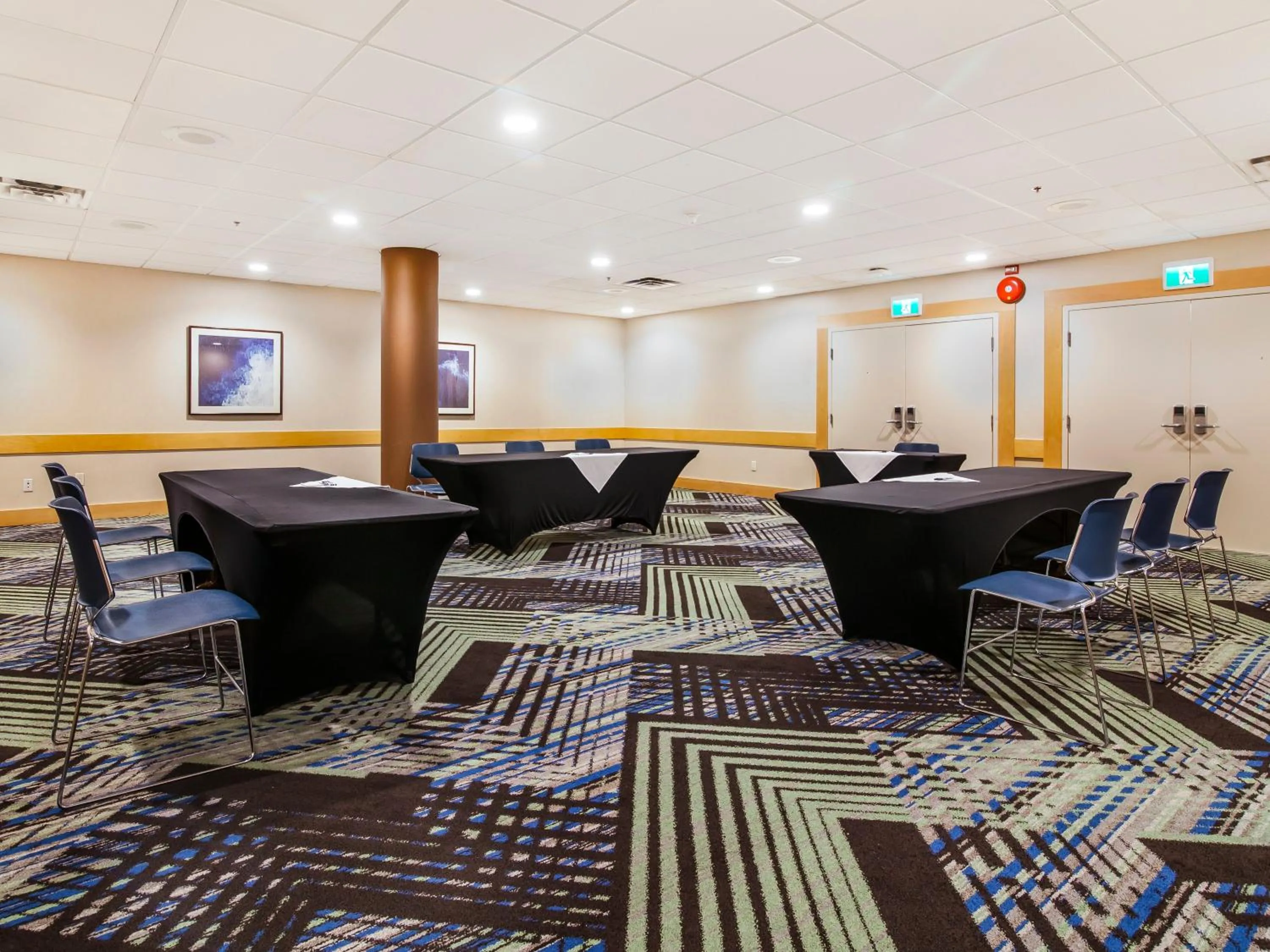 Meeting/conference room in Holiday Inn Express & Suites Langley by IHG