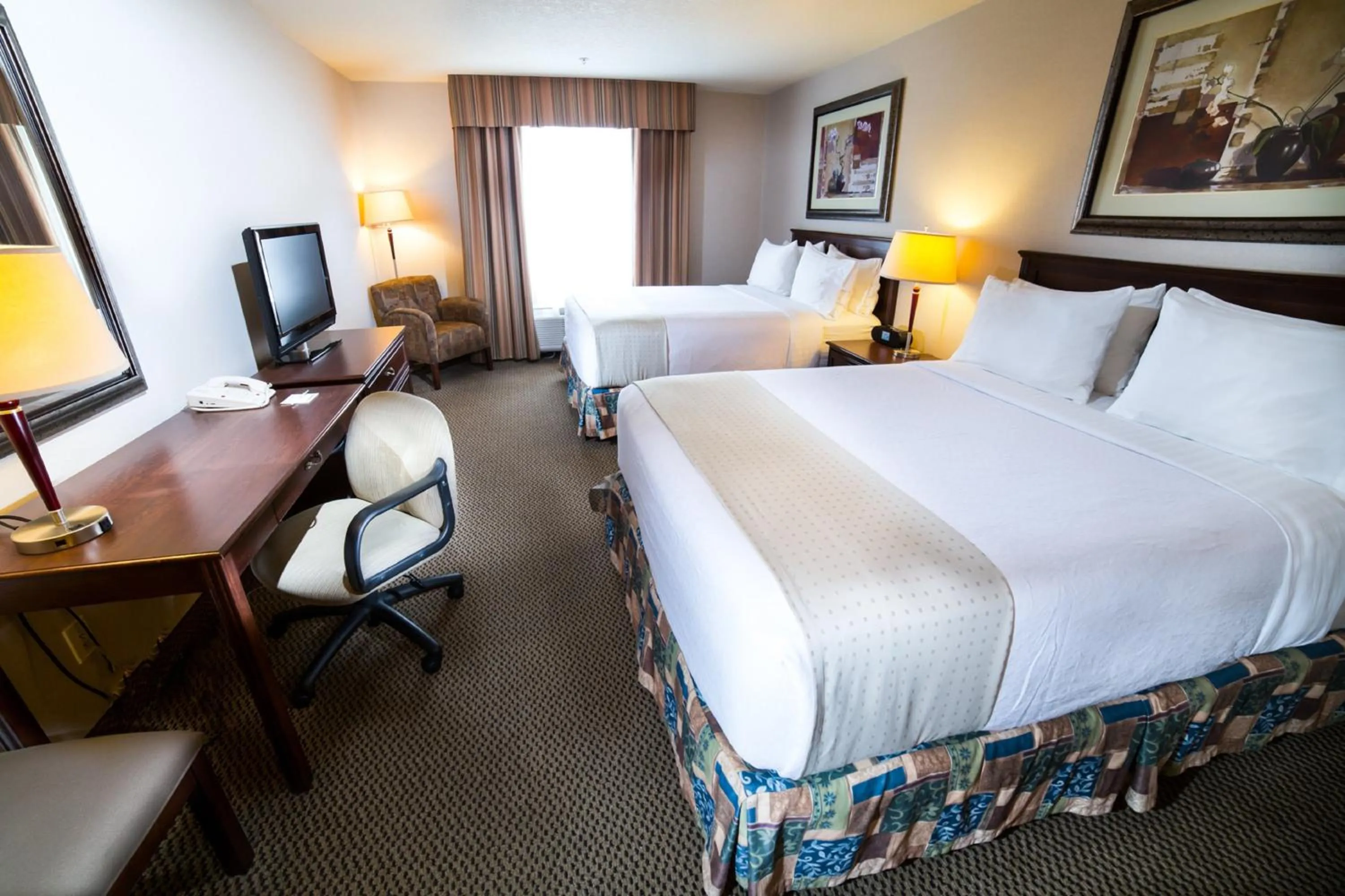 Photo of the whole room, Bed in Holiday Inn Hotel & Suites-West Edmonton by IHG