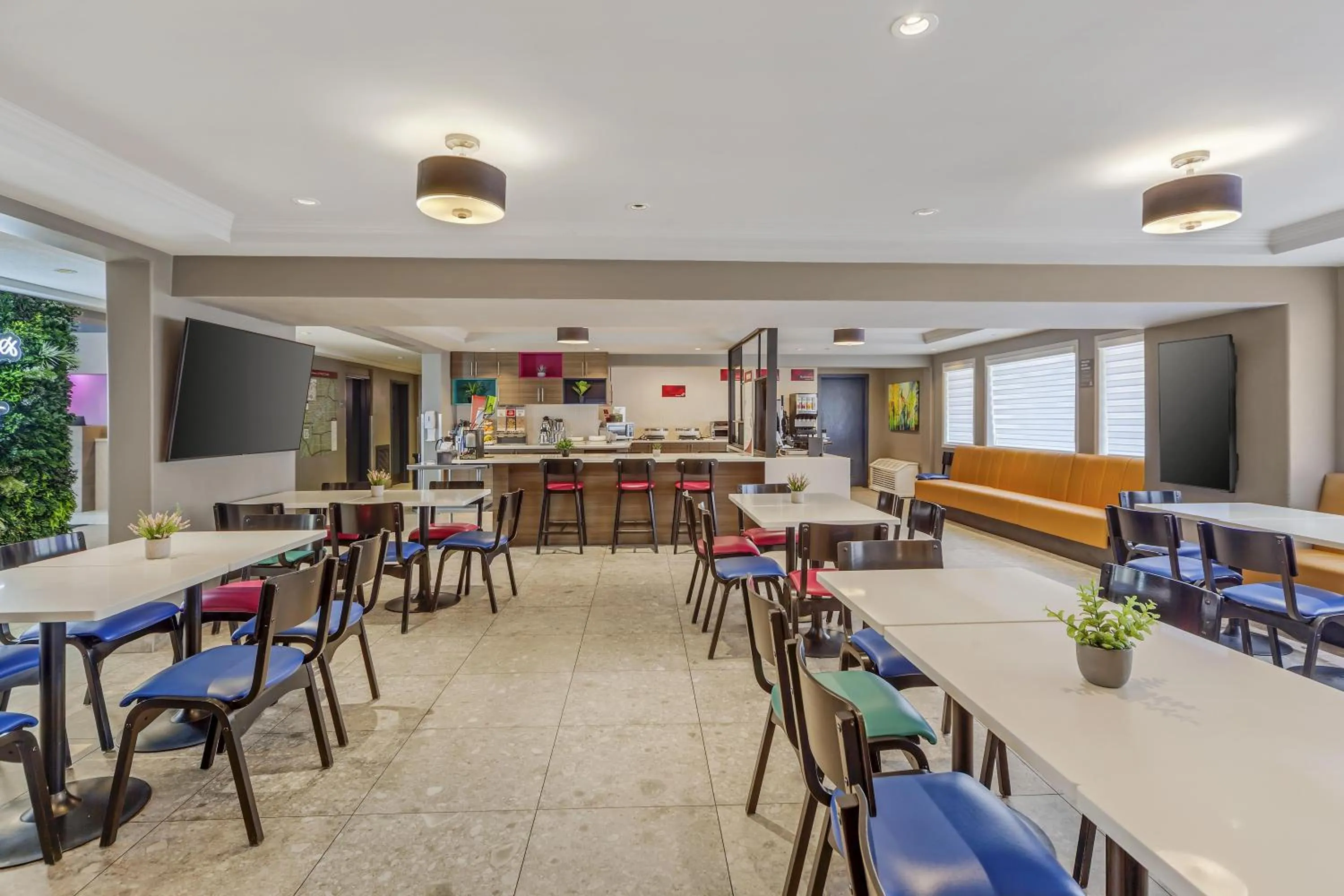 Breakfast in Best Western Plus West Edmonton