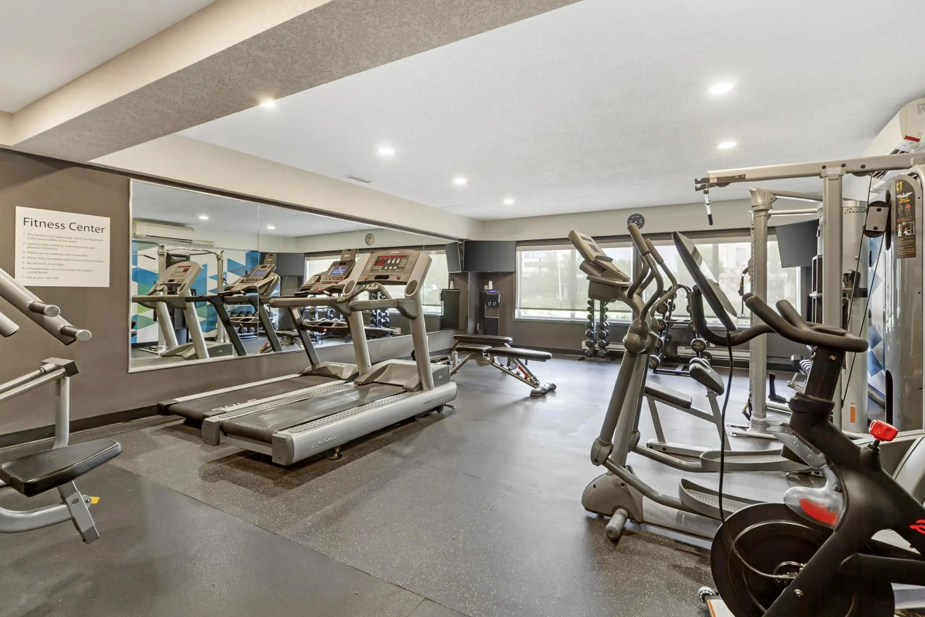 Fitness centre/facilities in Best Western Plus West Edmonton