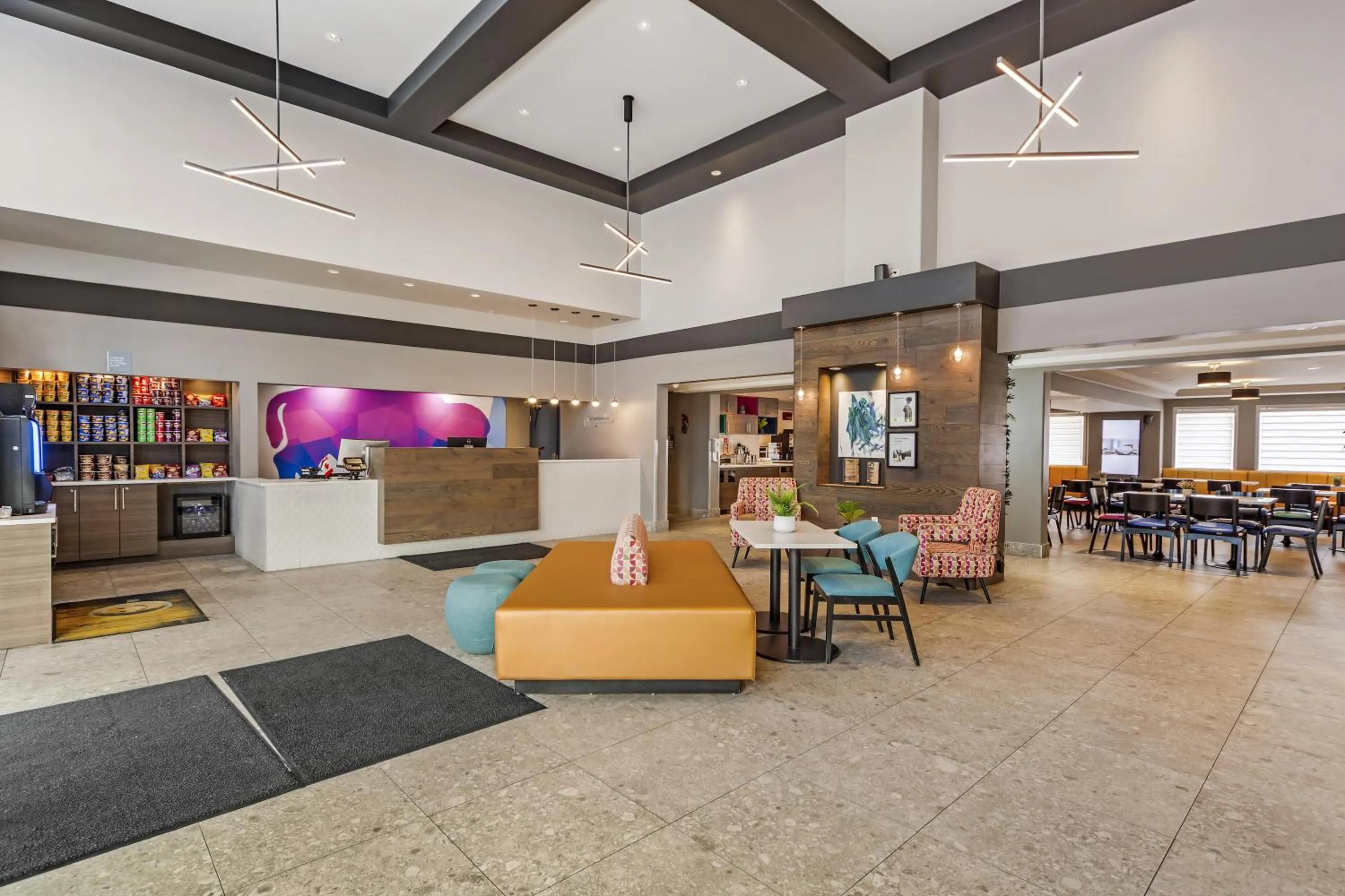 Lobby or reception in Best Western Plus West Edmonton