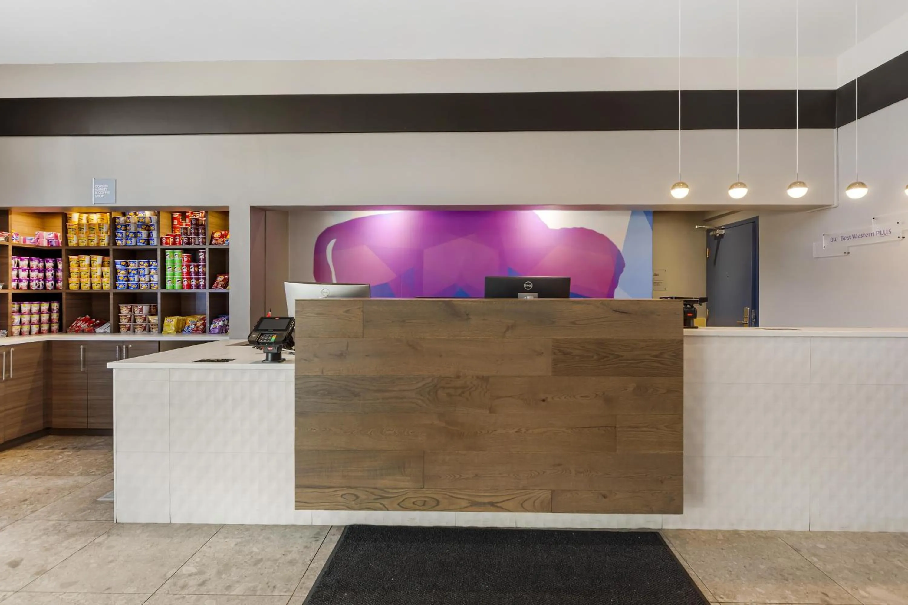 Lobby or reception in Best Western Plus West Edmonton