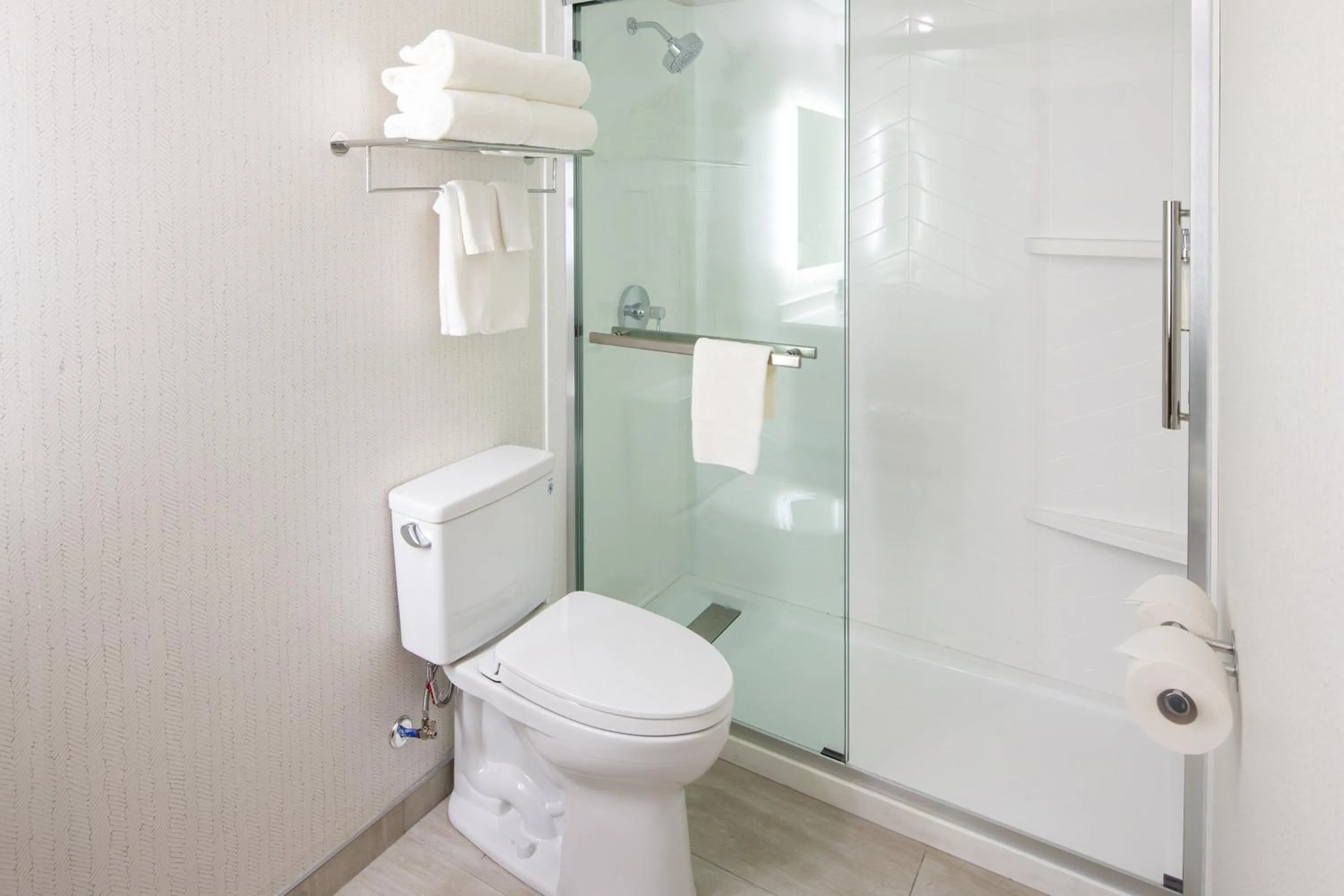 Photo of the whole room in Holiday Inn Hinton by IHG