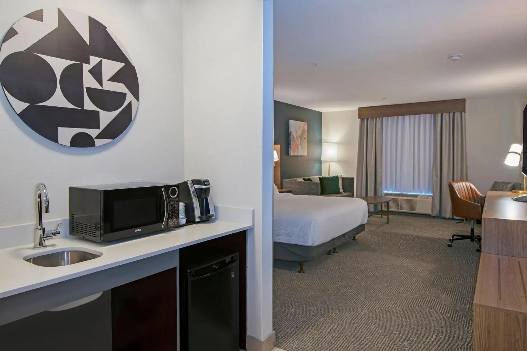 Standard King Room with Roll In Shower and Sofa Bed - Mobility Accessible in Holiday Inn Hotel and Suites-Kamloops by IHG Standard King Room with Roll In Shower and Sofa Bed - Mobility Accessible in Holiday Inn Hotel and Suites-Kamloops by IHG