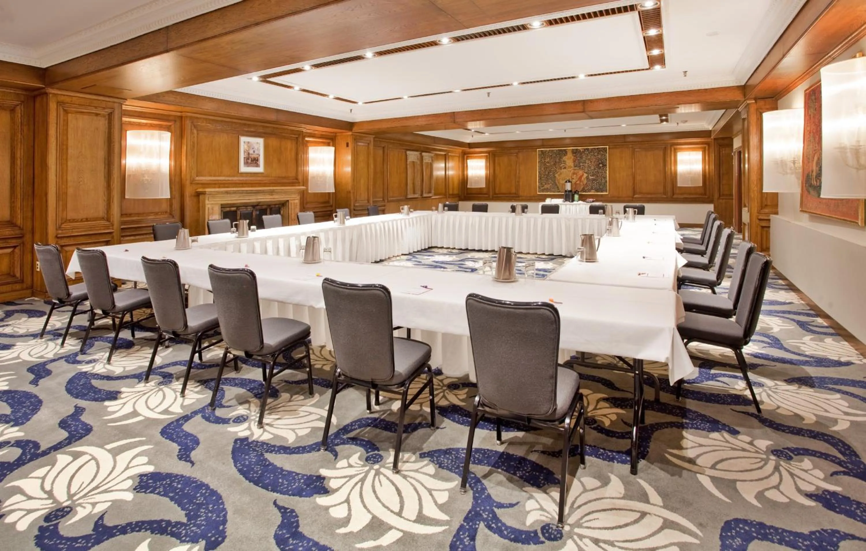 Meeting/conference room in Hotel Chateauneuf Gatineau-Ottawa