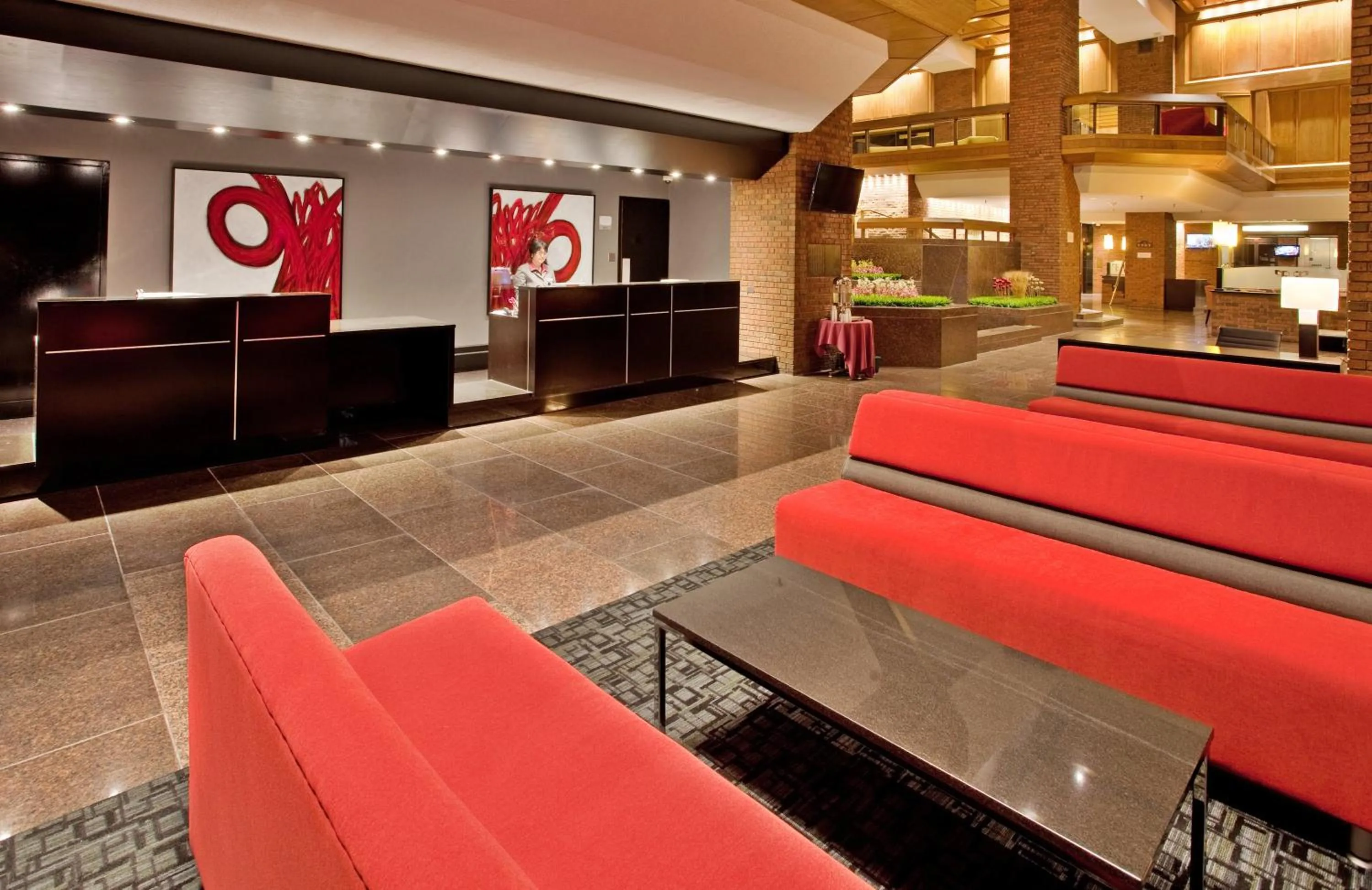 Lobby or reception in Hotel Chateauneuf Gatineau-Ottawa