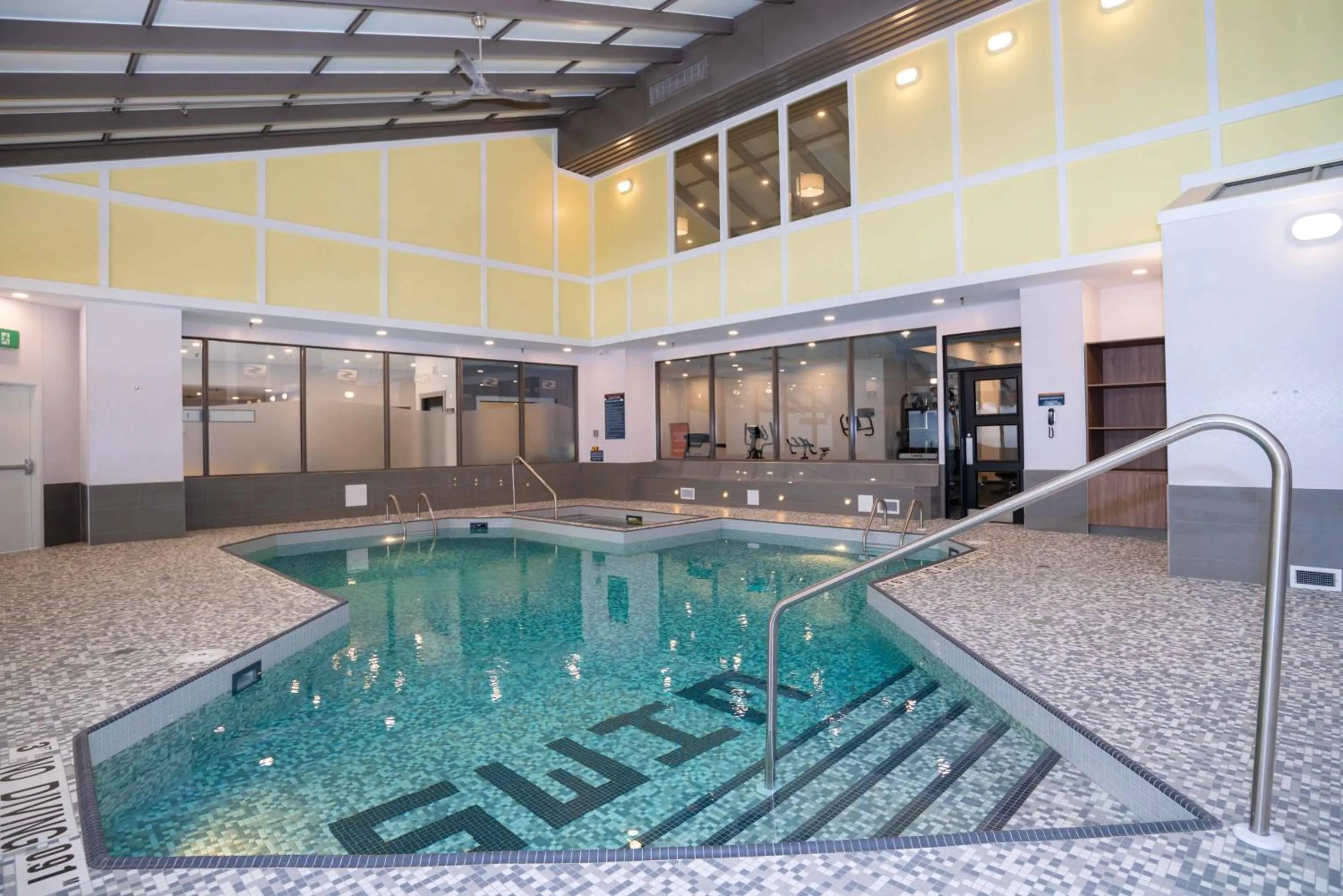 Swimming pool in Sandman Signature Calgary Downtown Hotel