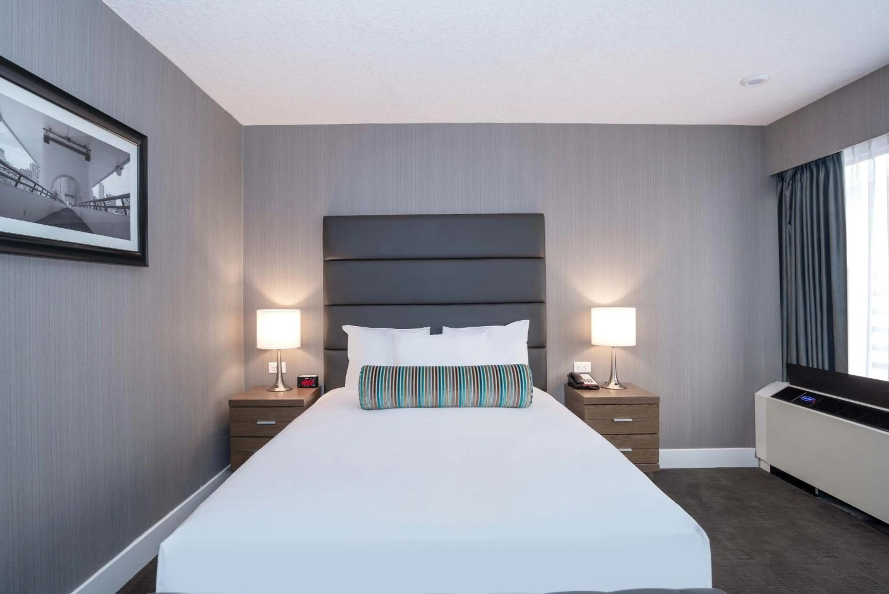 Photo of the whole room, Bed in Sandman Signature Calgary Downtown Hotel
