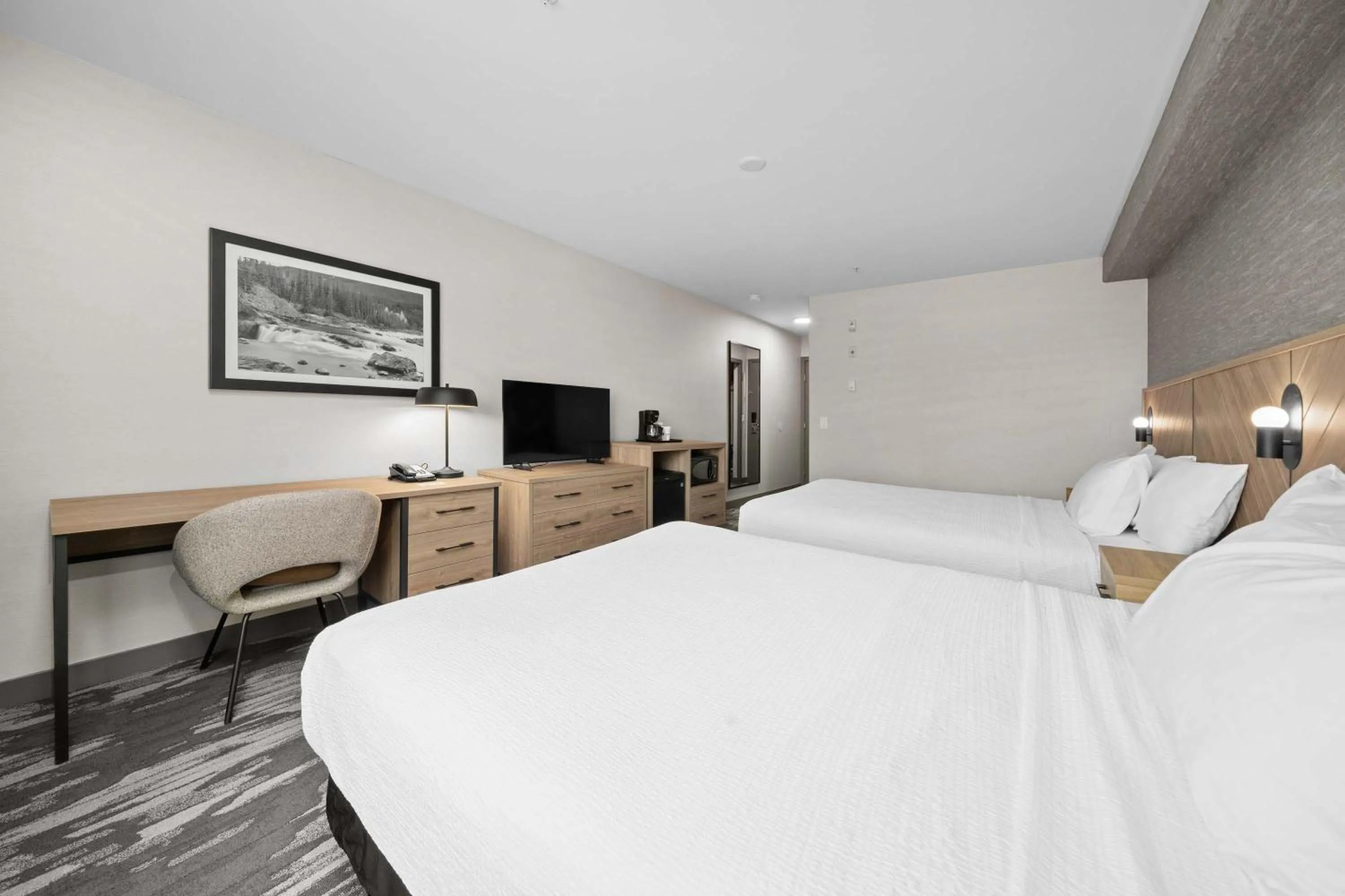 Photo of the whole room, Bed in Sandman Hotel Calgary Airport