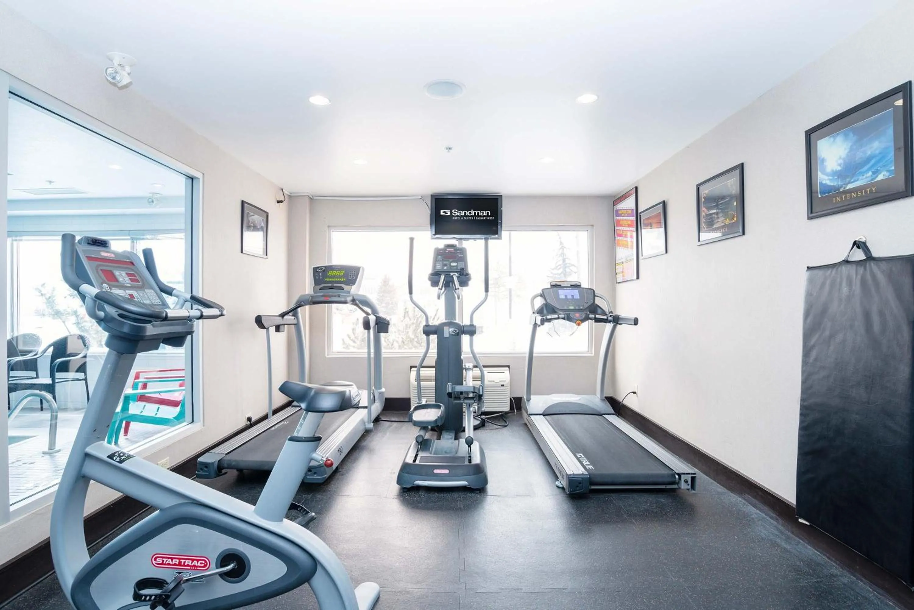 Fitness centre/facilities in Sandman Hotel & Suites Calgary West