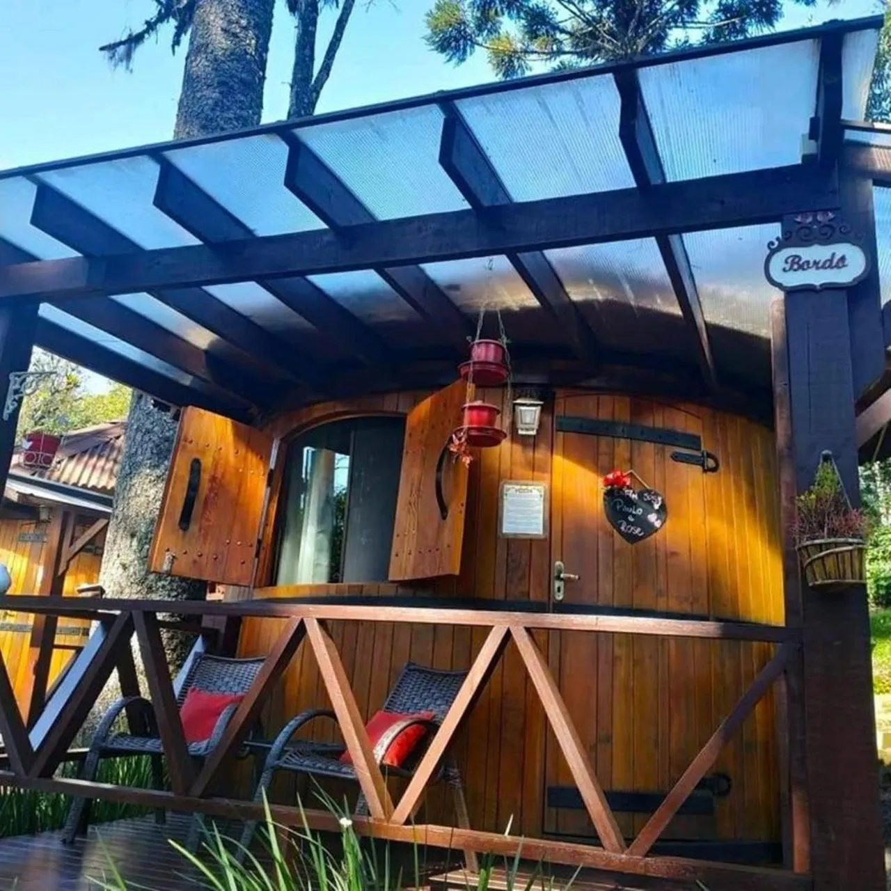 Property building in Chalé Temático em Pipa de Vinho - Parada da Pipa Chalés