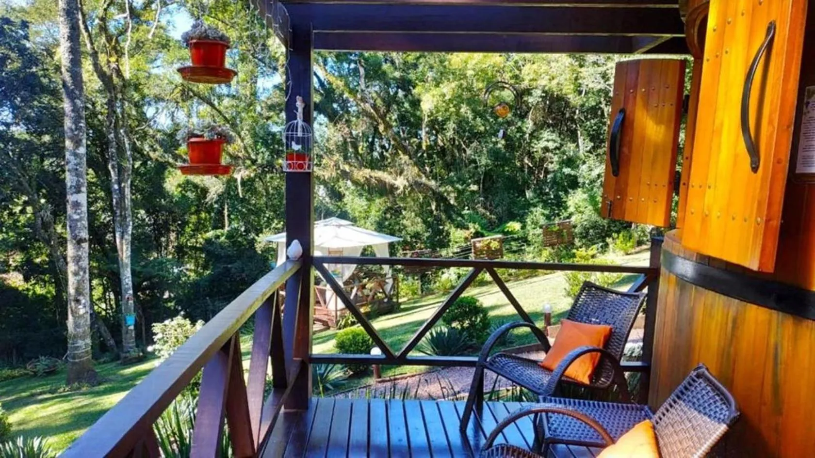 Balcony/Terrace in Chalé Temático em Pipa de Vinho - Parada da Pipa Chalés