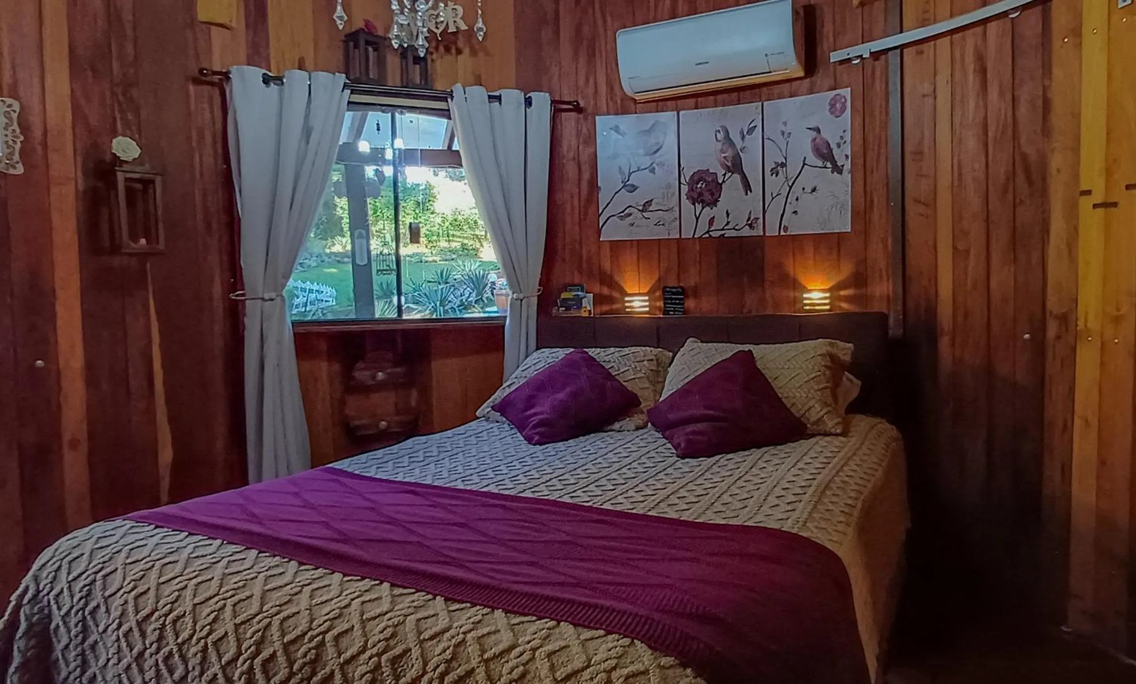 Bed in Chalé Temático em Pipa de Vinho - Parada da Pipa Chalés