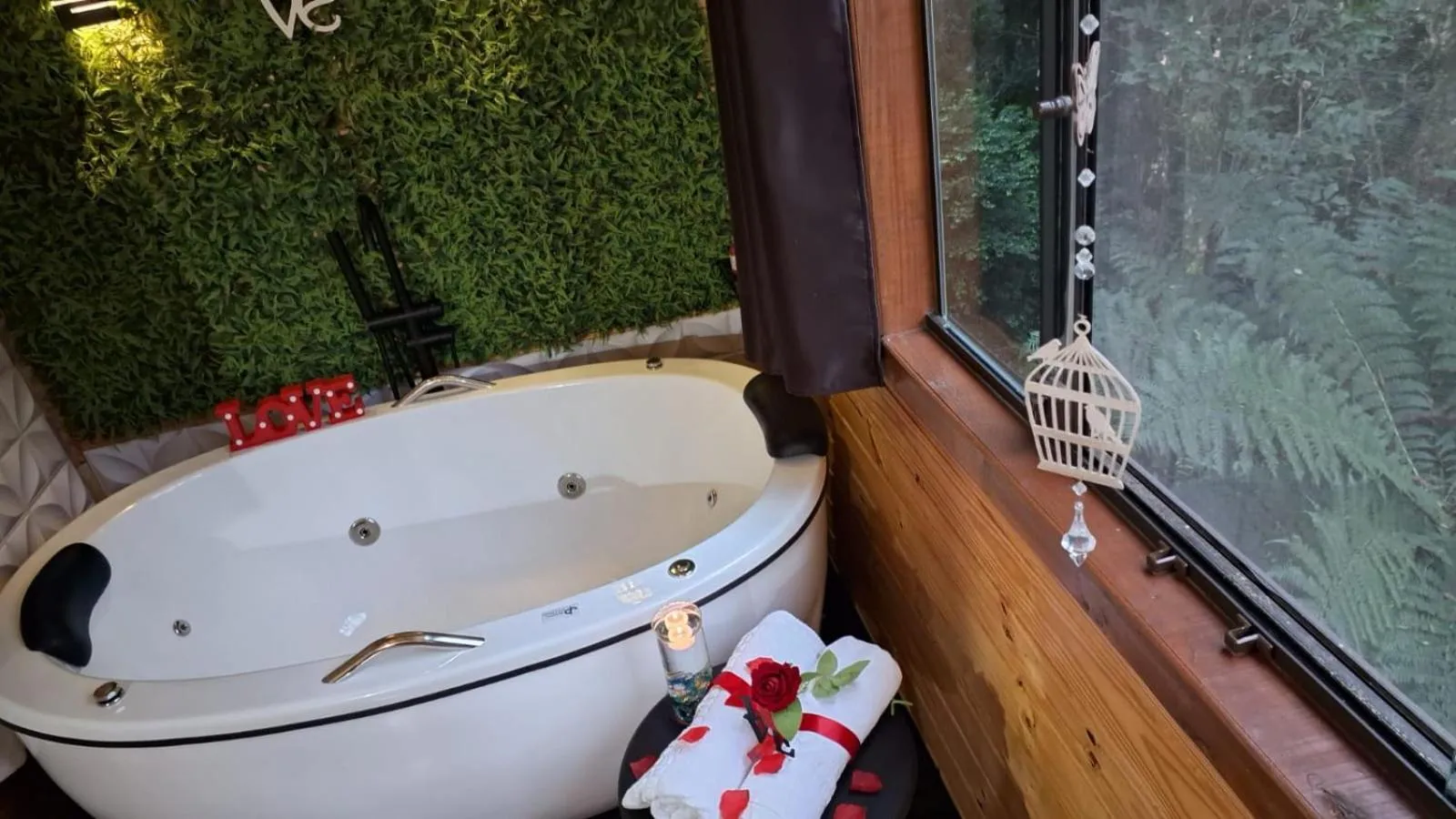 Hot Tub in Chalé Temático em Pipa de Vinho - Parada da Pipa Chalés