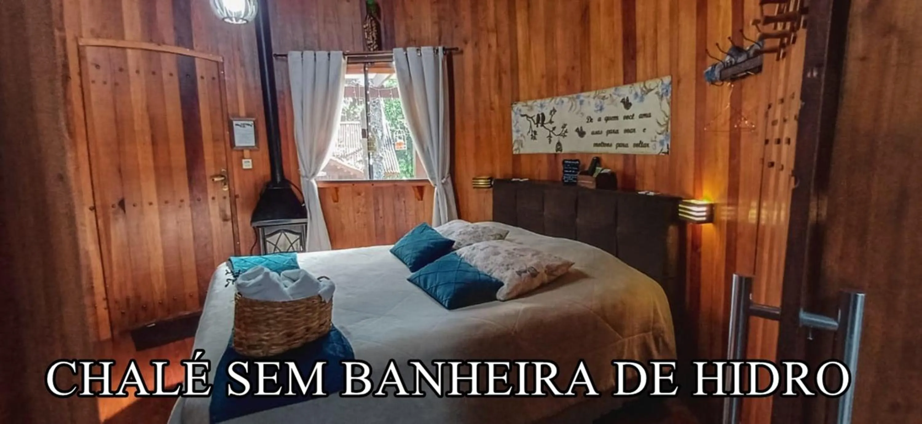 Bedroom, Bed in Chalé Temático em Pipa de Vinho - Parada da Pipa Chalés