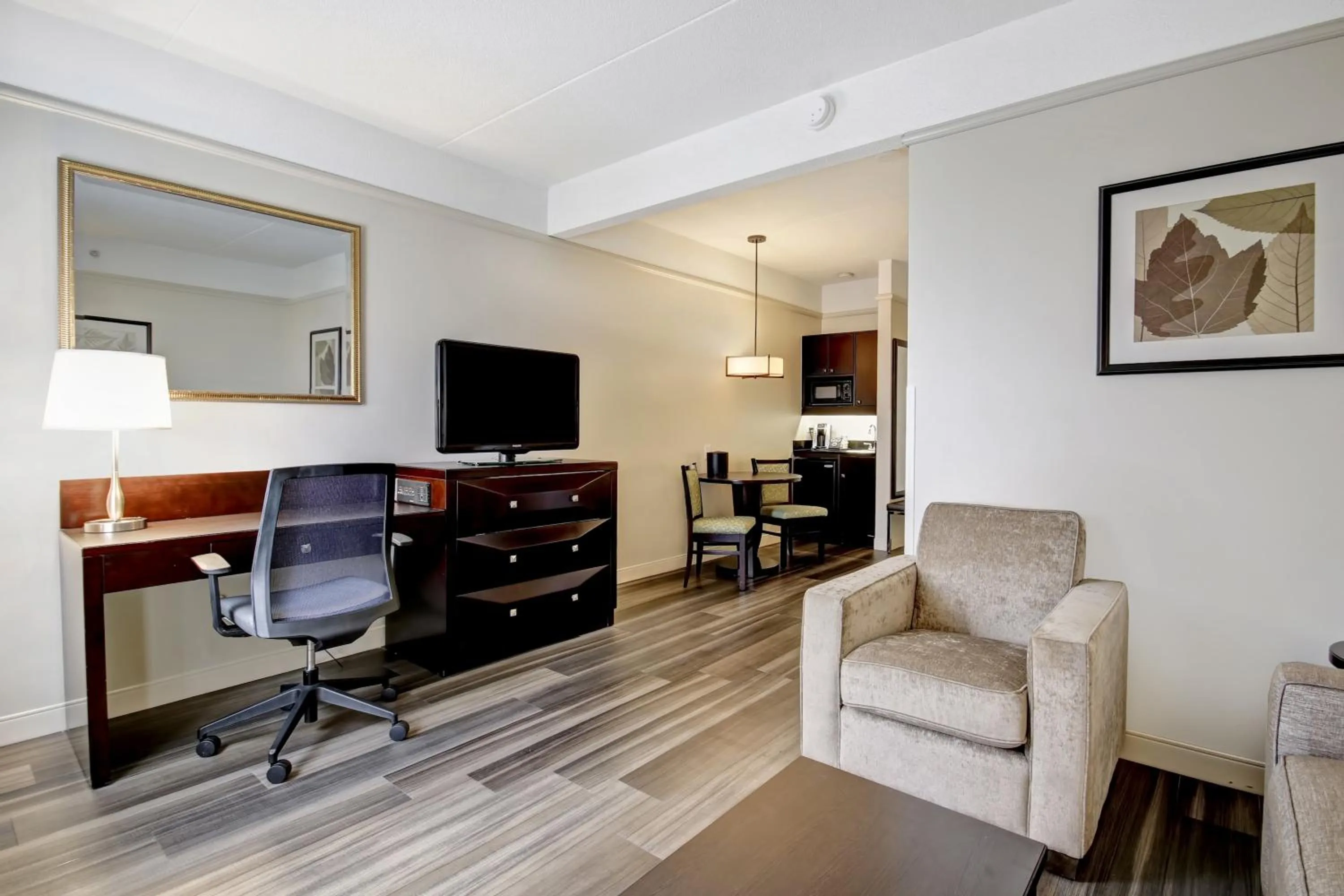 Photo of the whole room in Holiday Inn Windsor - Ambassador Bridge by IHG