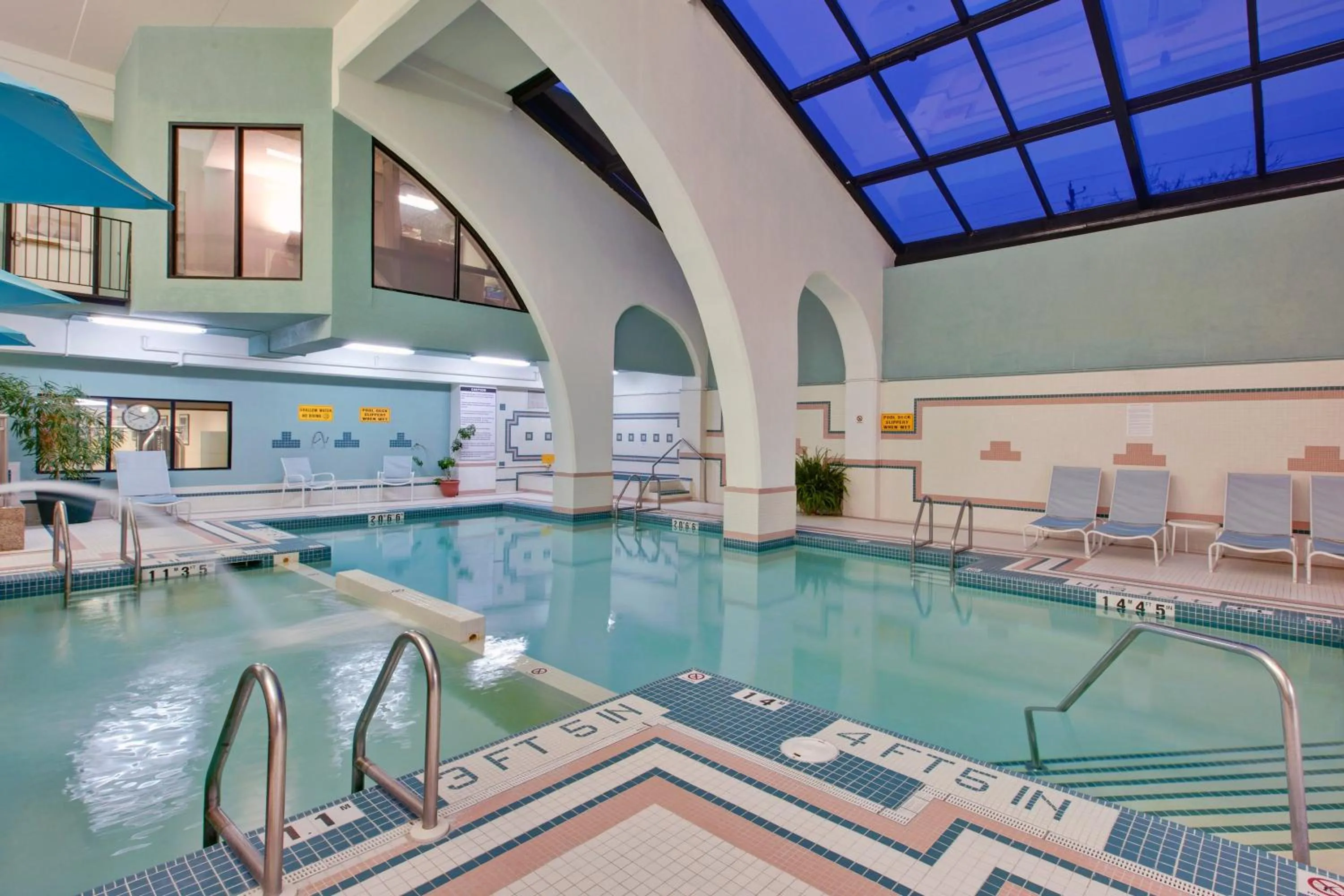 Swimming pool in Holiday Inn Windsor - Ambassador Bridge by IHG