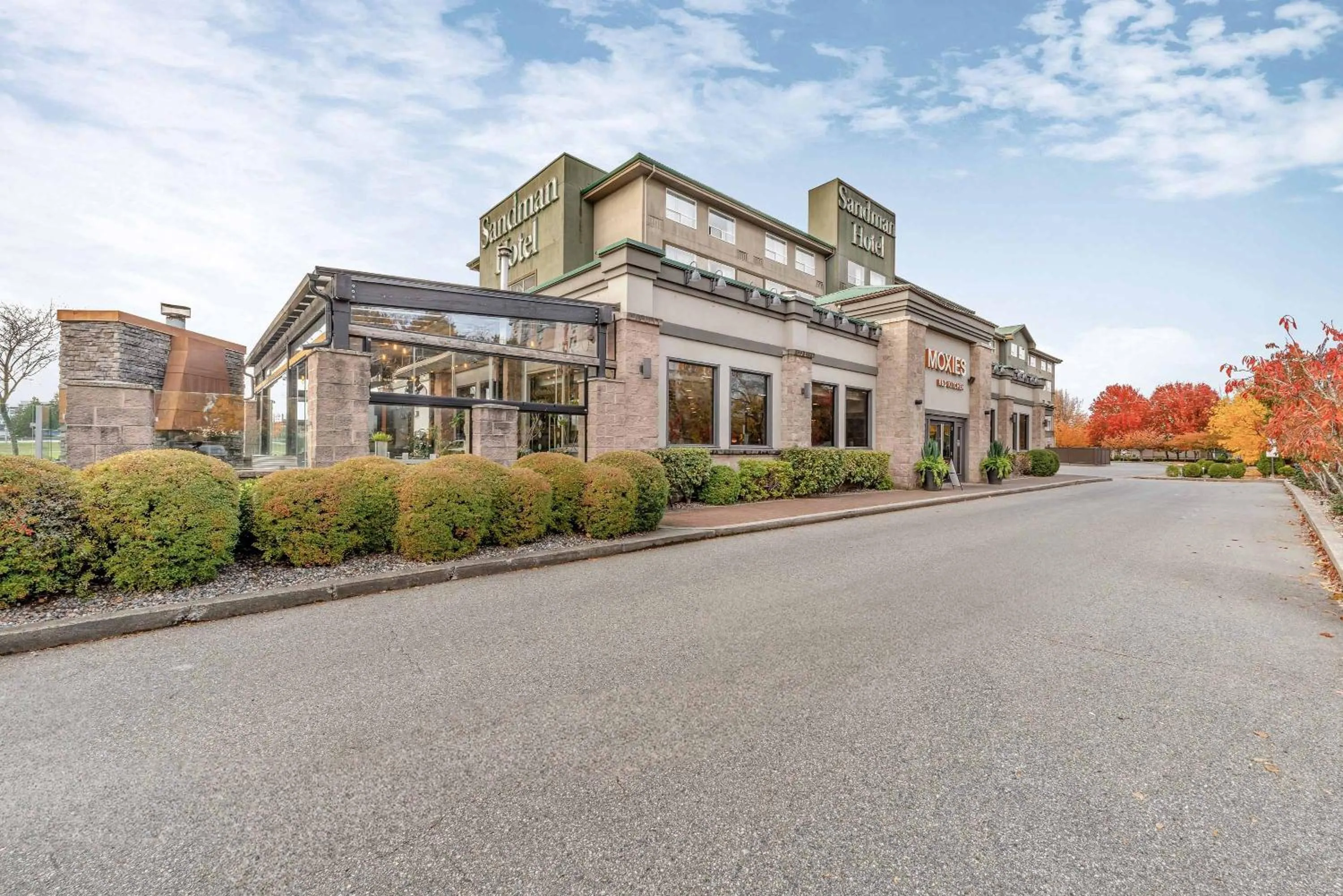 Property building in Sandman Hotel Vancouver Airport