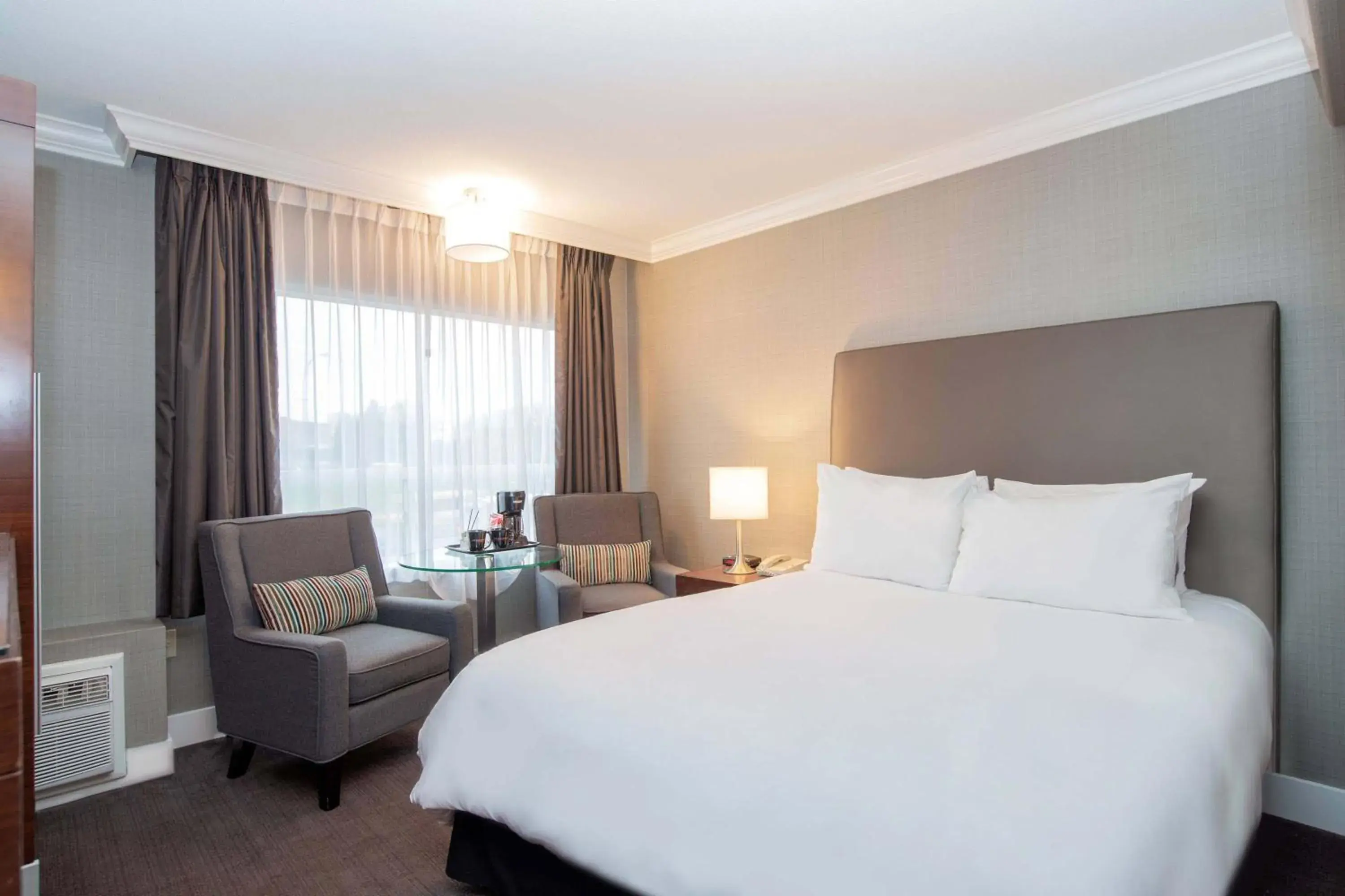 Standard Room, 1 Queen Bed in Sandman Hotel Vancouver Airport Standard Room, 1 Queen Bed in Sandman Hotel Vancouver Airport