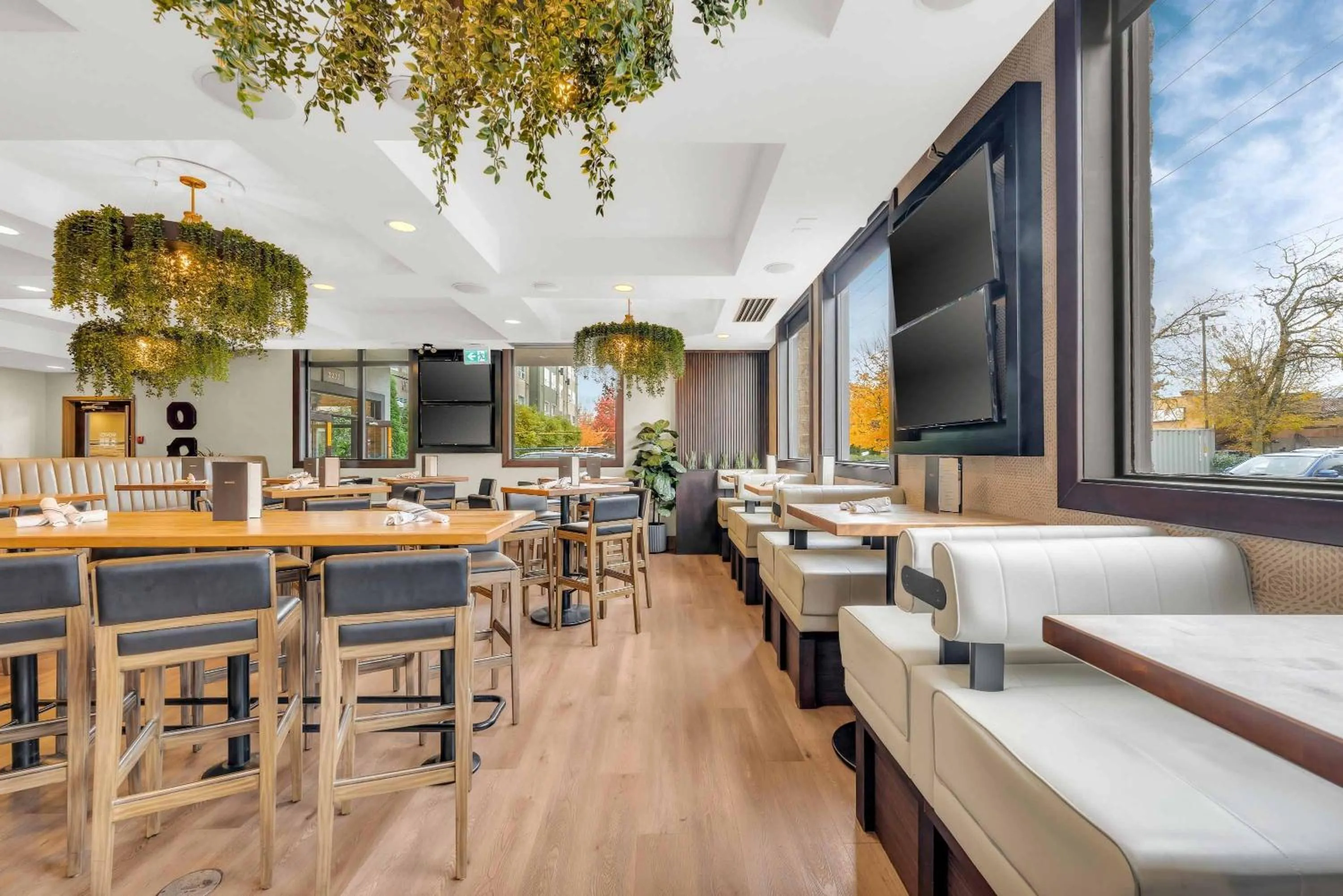 Restaurant/places to eat in Sandman Hotel Vancouver Airport