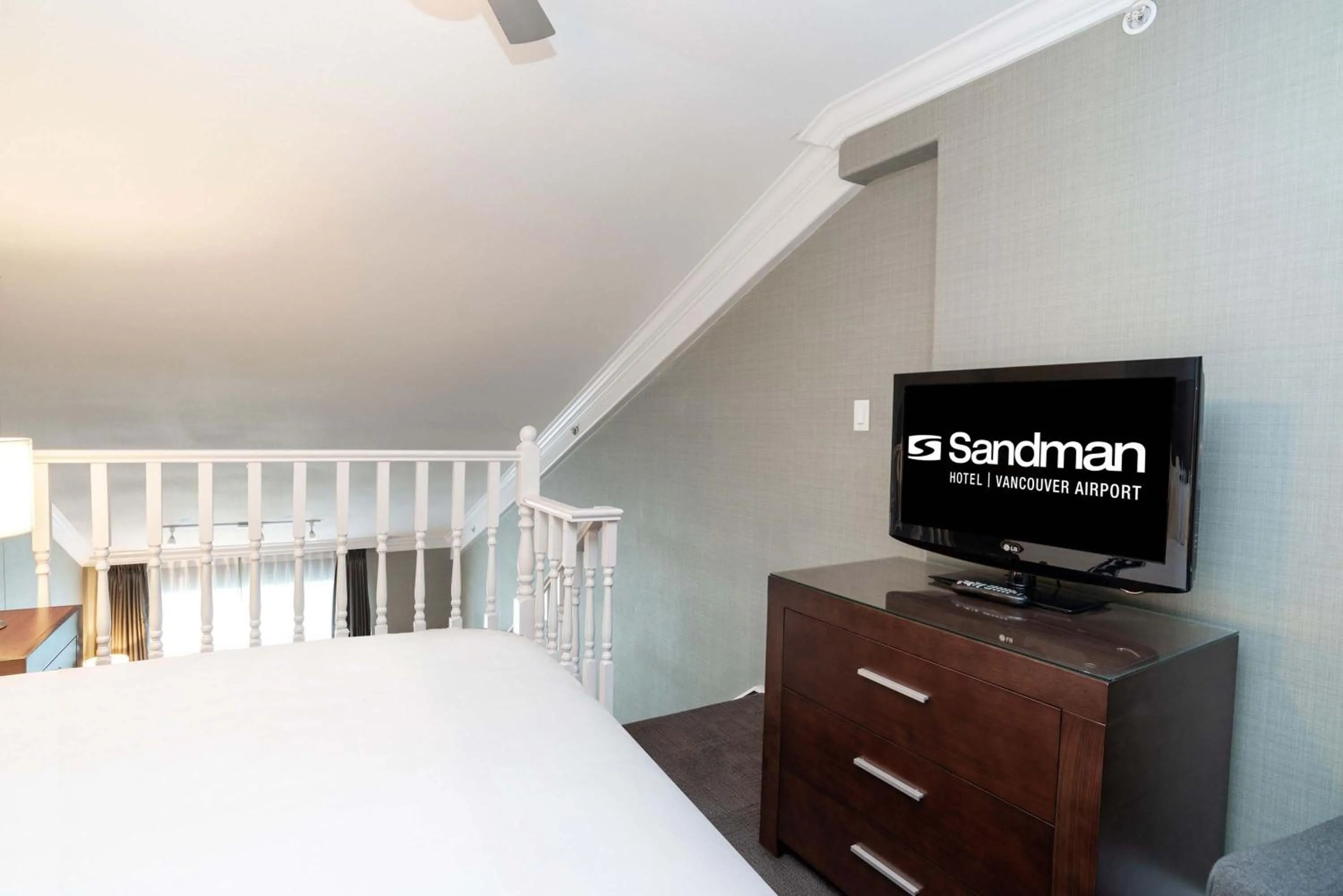 Photo of the whole room, Bed in Sandman Hotel Vancouver Airport