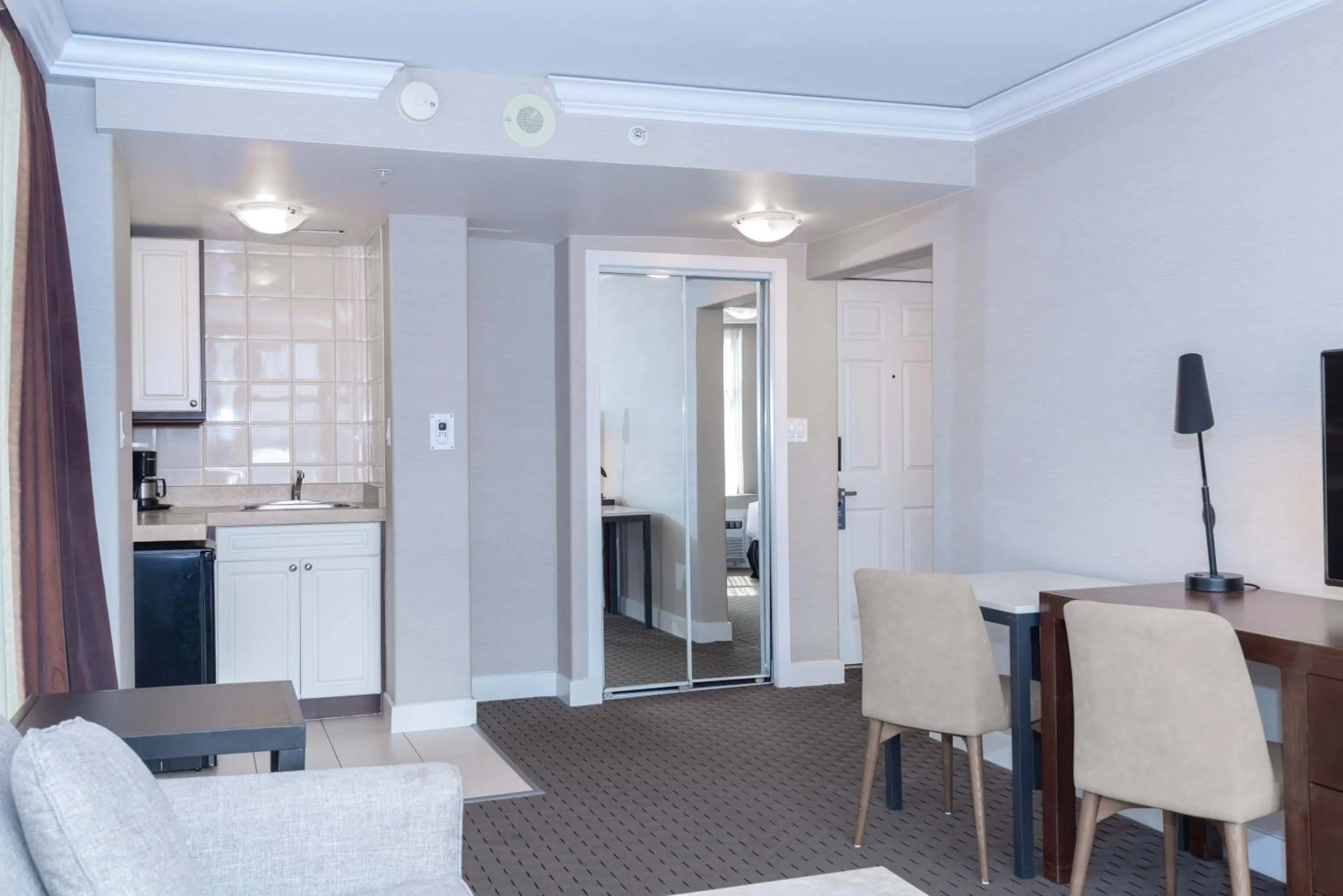 Photo of the whole room in Sandman Signature Vancouver Downtown Hotel