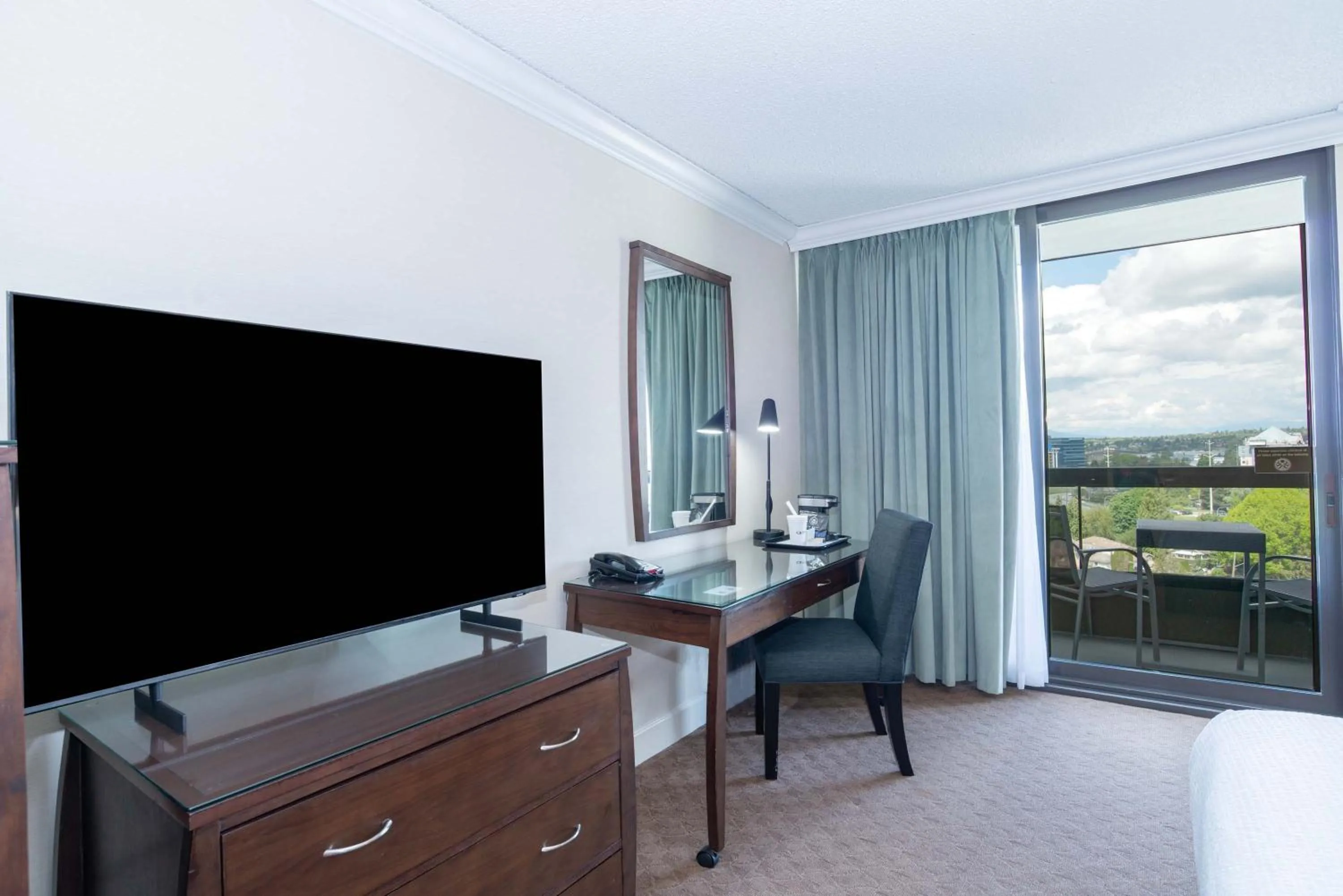 Photo of the whole room in Sandman Signature Vancouver Airport Hotel & Resort