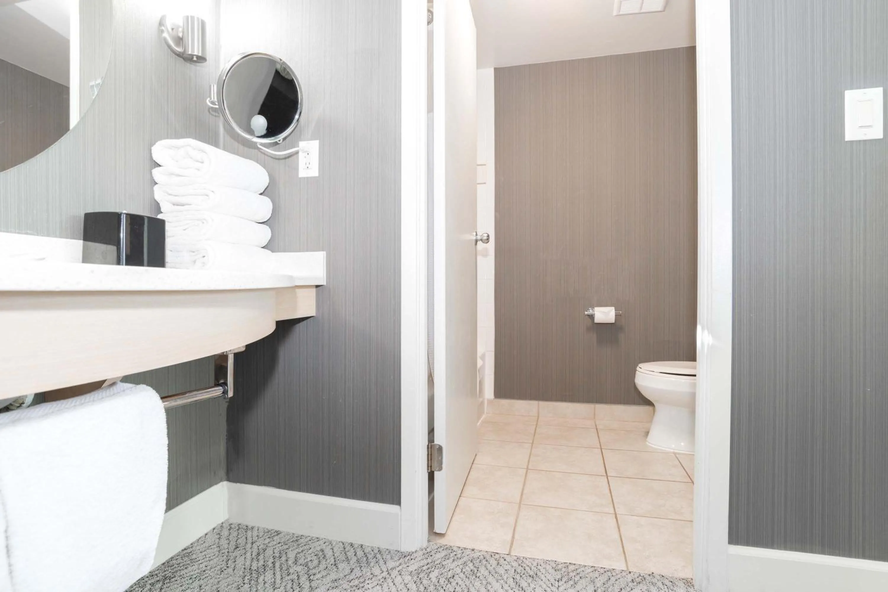 Bathroom in Sandman Signature Vancouver Airport Hotel & Resort